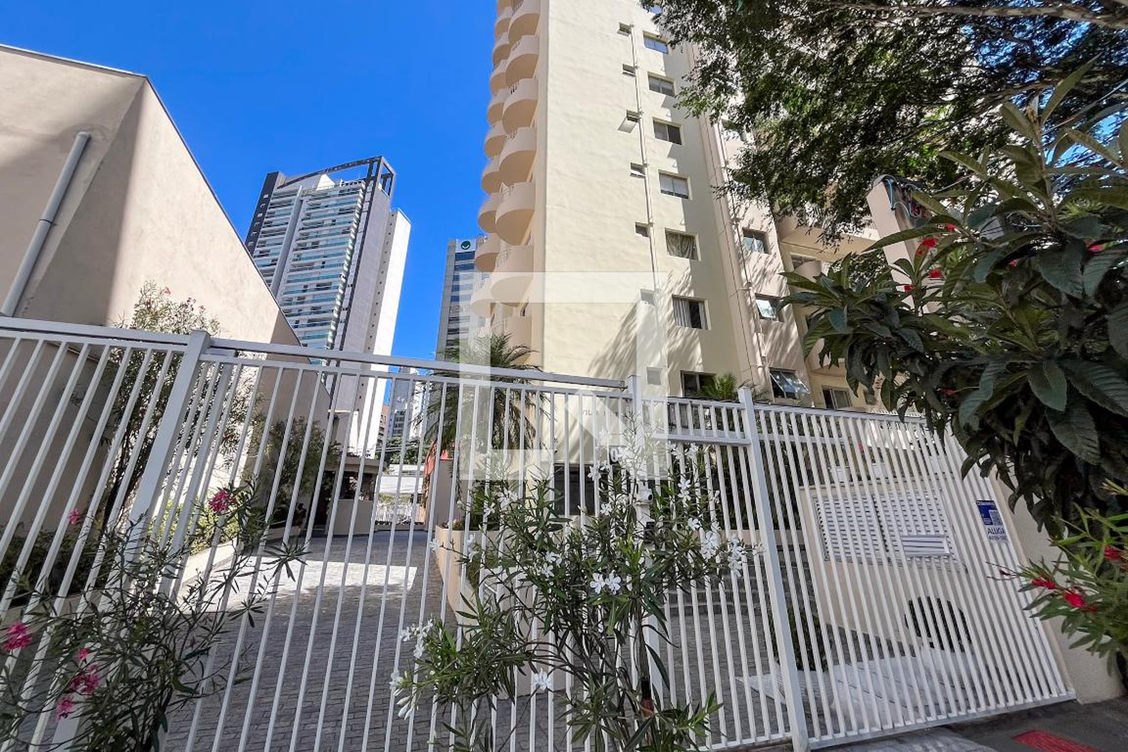 Fachada Condomínio Villa Le France