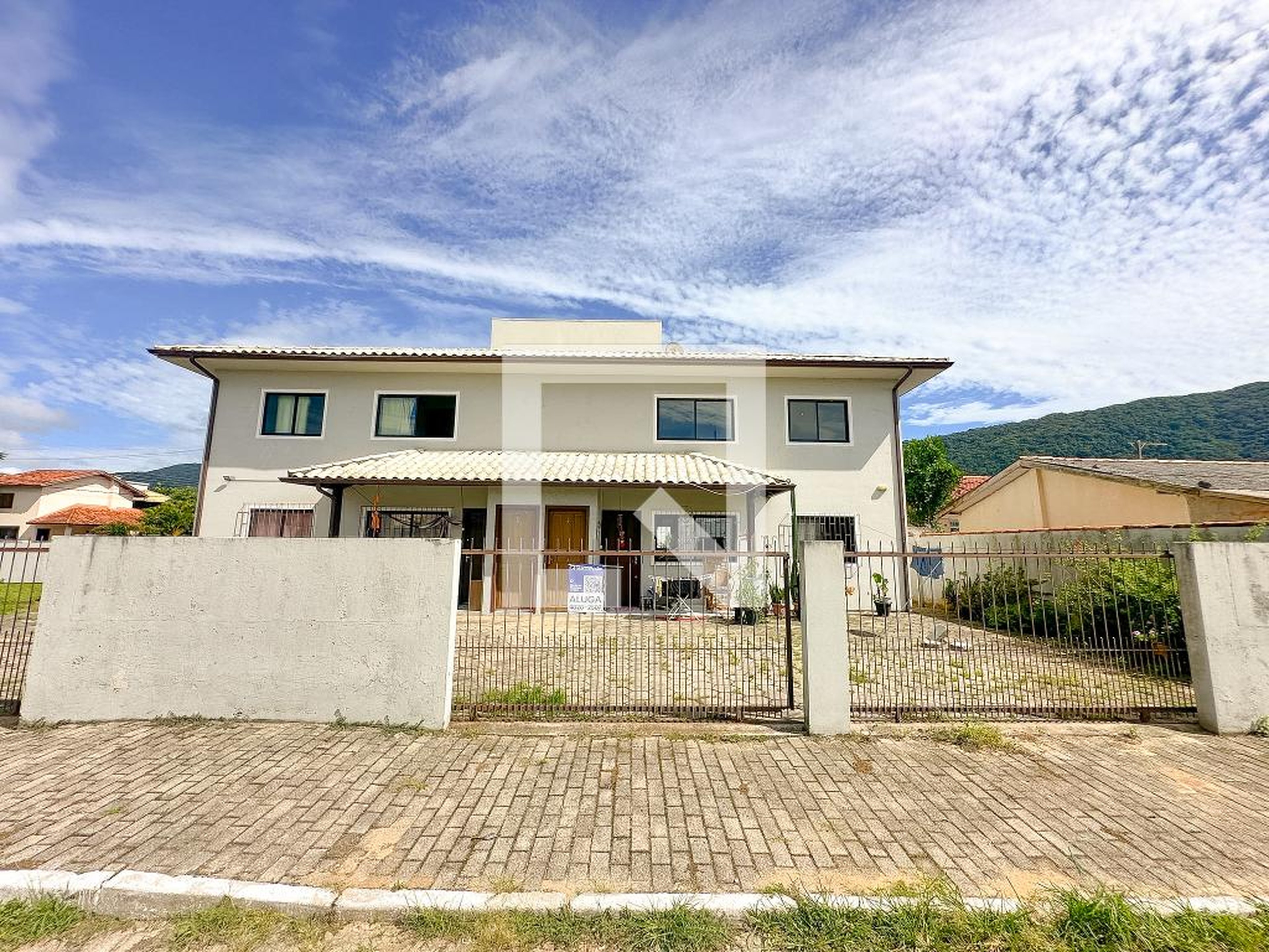 Fachada Condomínio em Rua Canto das Corujas, 191