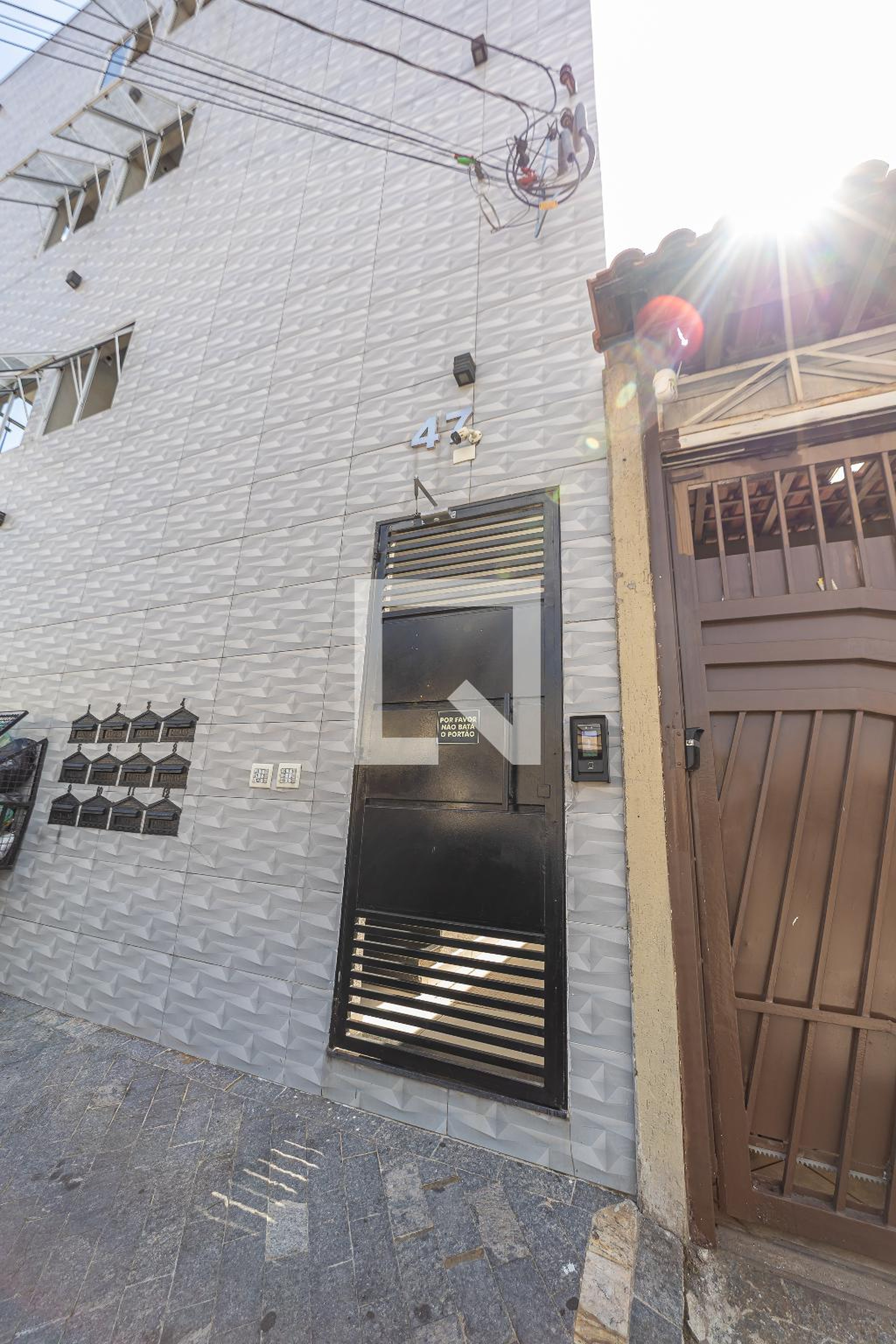 Fachada Condomínio em Rua Henrique Carnicelli, 47