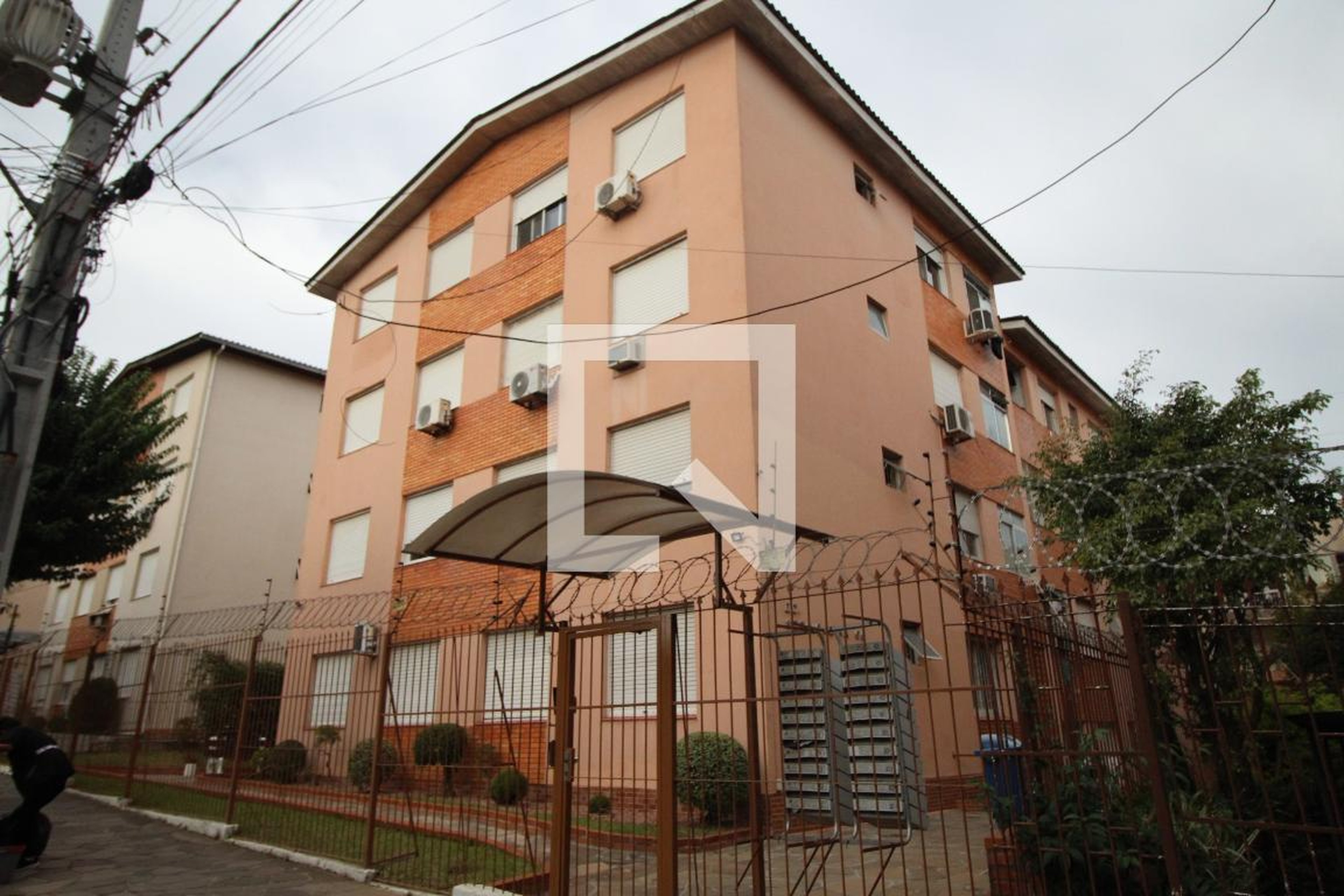 Fachada Condomínio em Rua Valdomiro Souza, 65