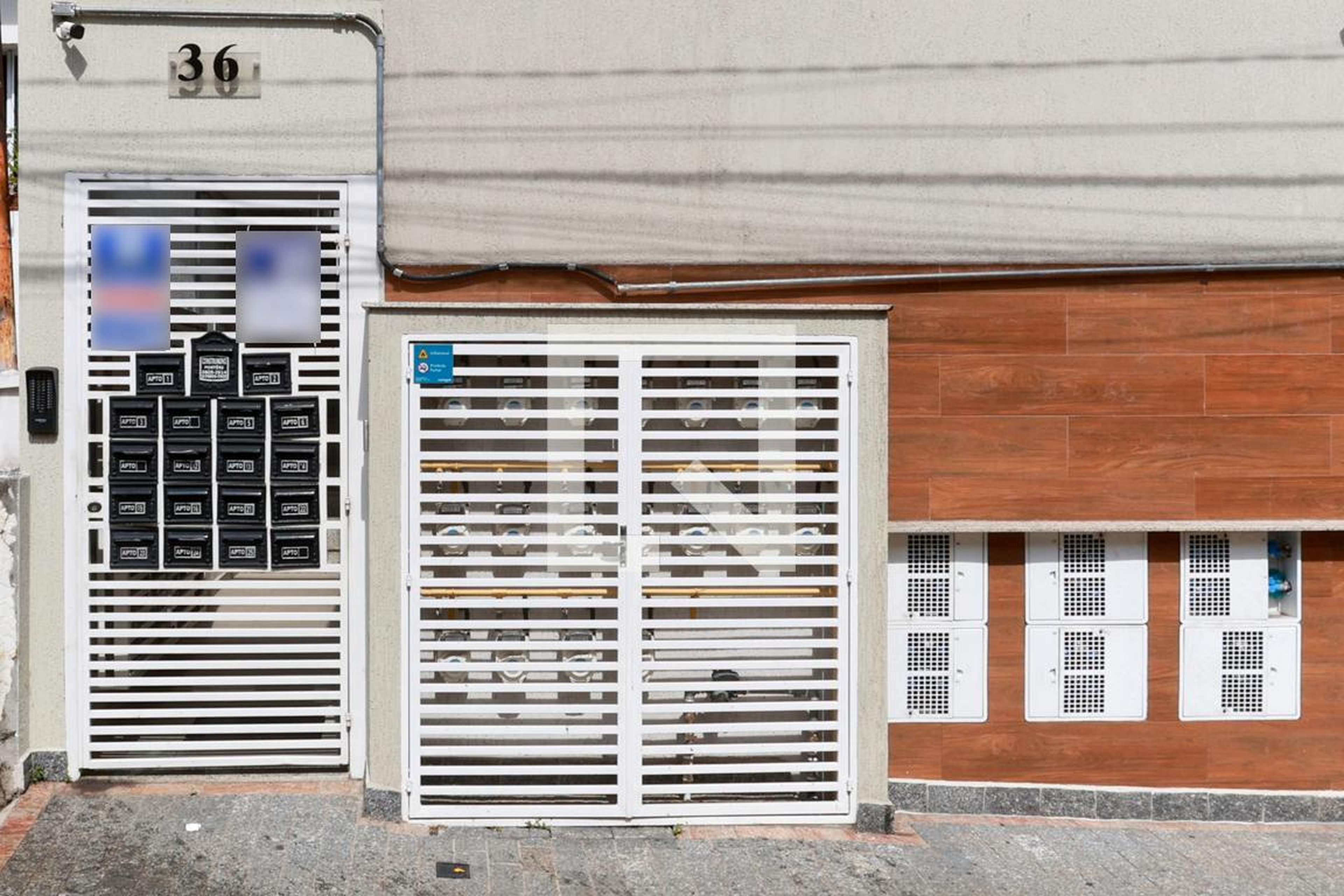 Fachada do condomínio Condomínio em Rua Borges Ladário, 36