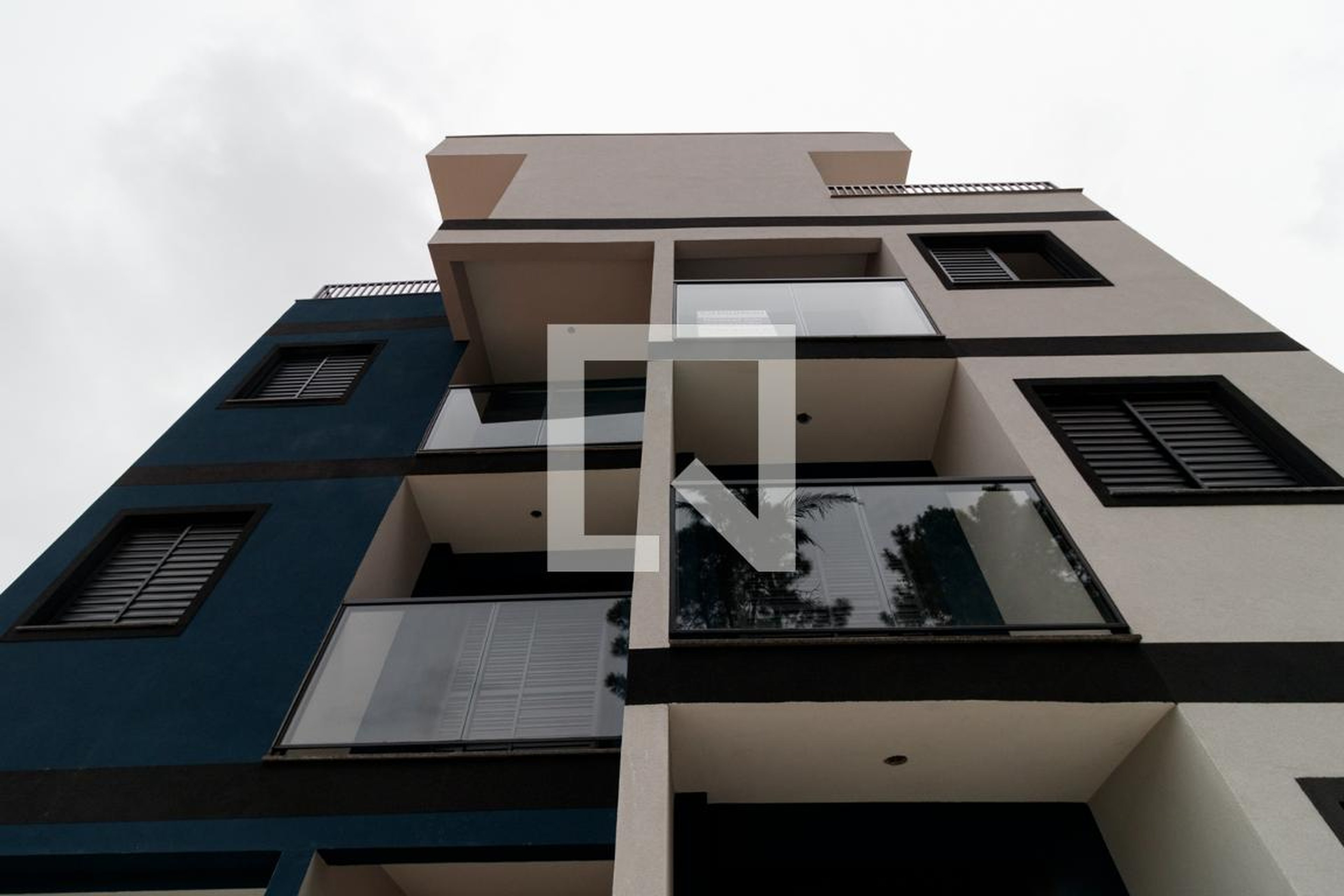 Fachada Condomínio em Rua Maria Lopes, 529