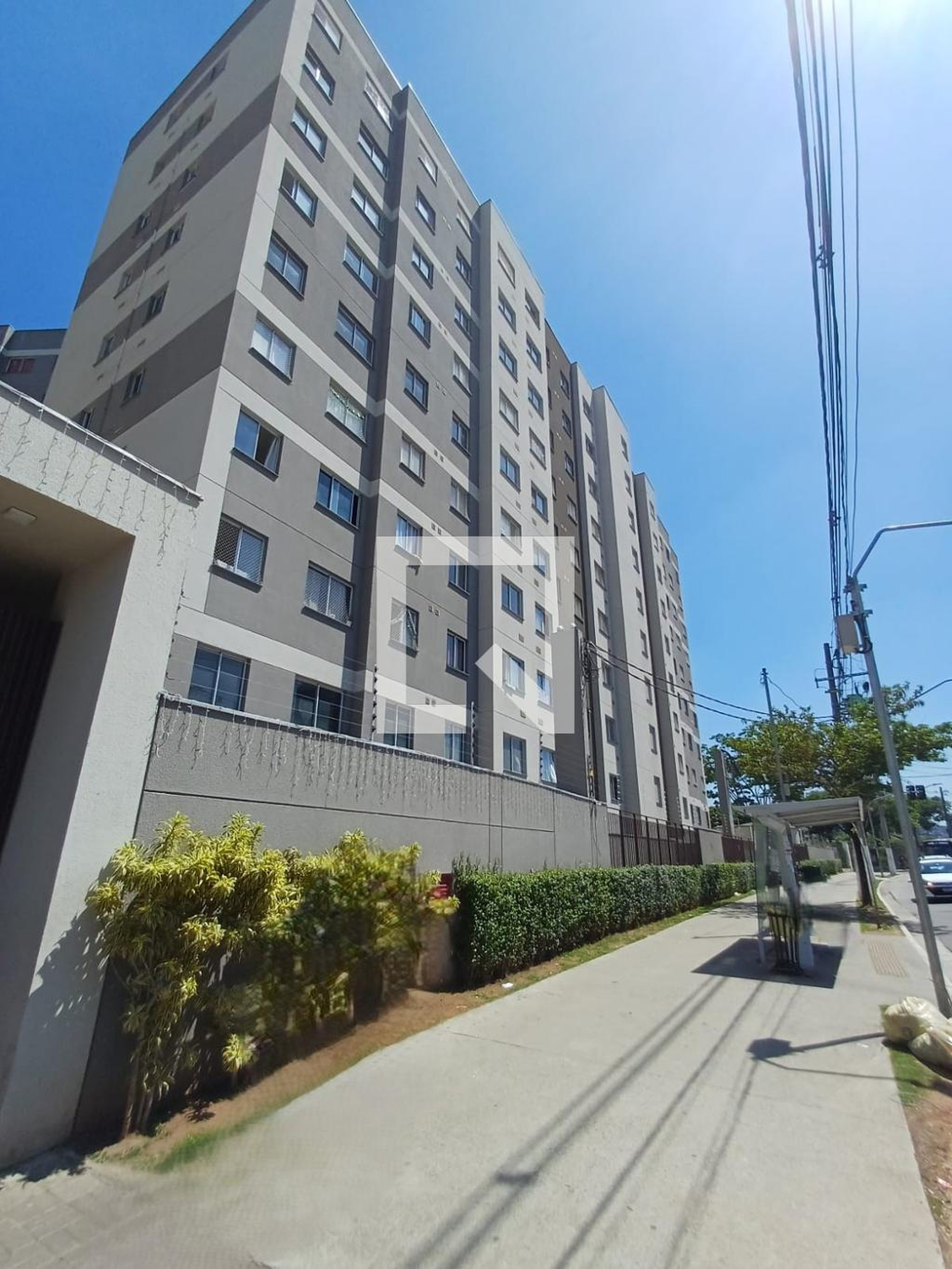 Fachada Condomínio em Rua Salvador Gianetti, 66