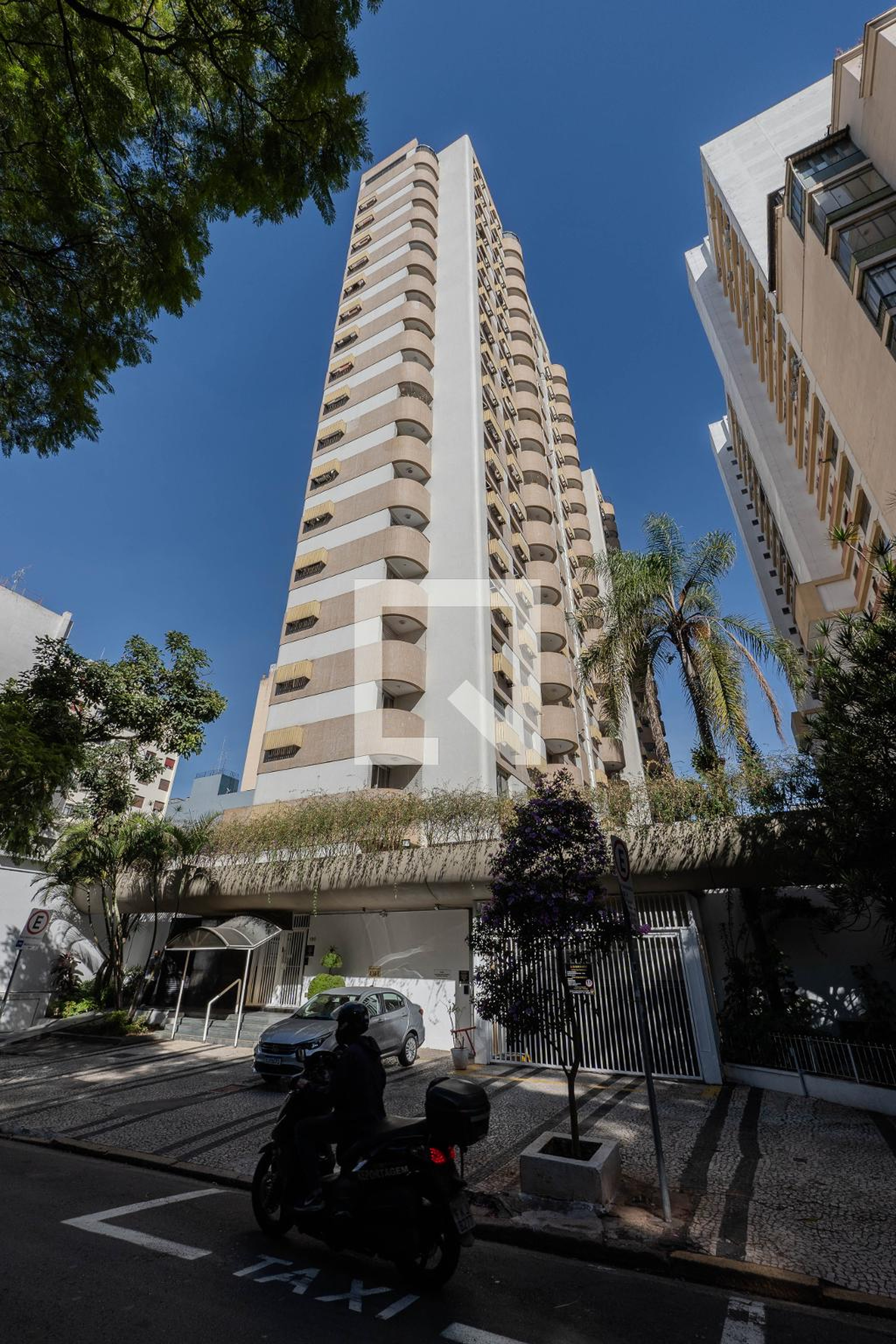 Fachada Condomínio em Rua Marquês de Paranaguá, 140