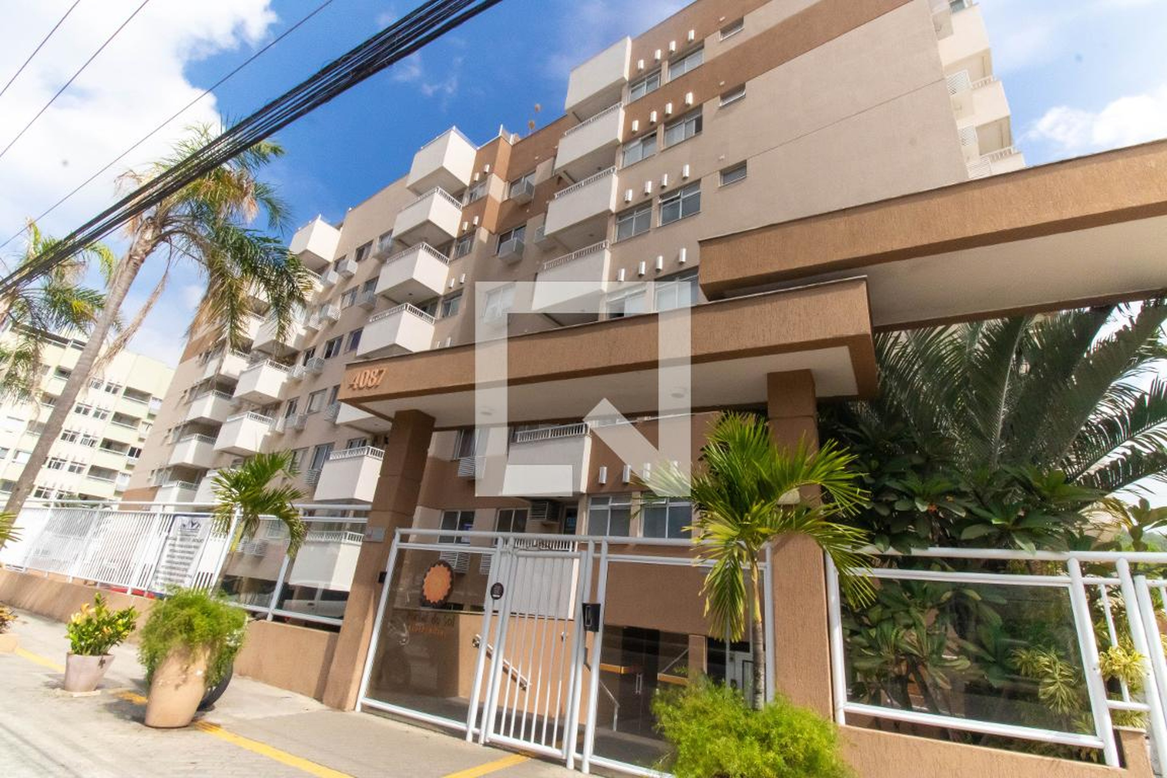 Fachada Condomínio em Estrada Caetano Monteiro, 233