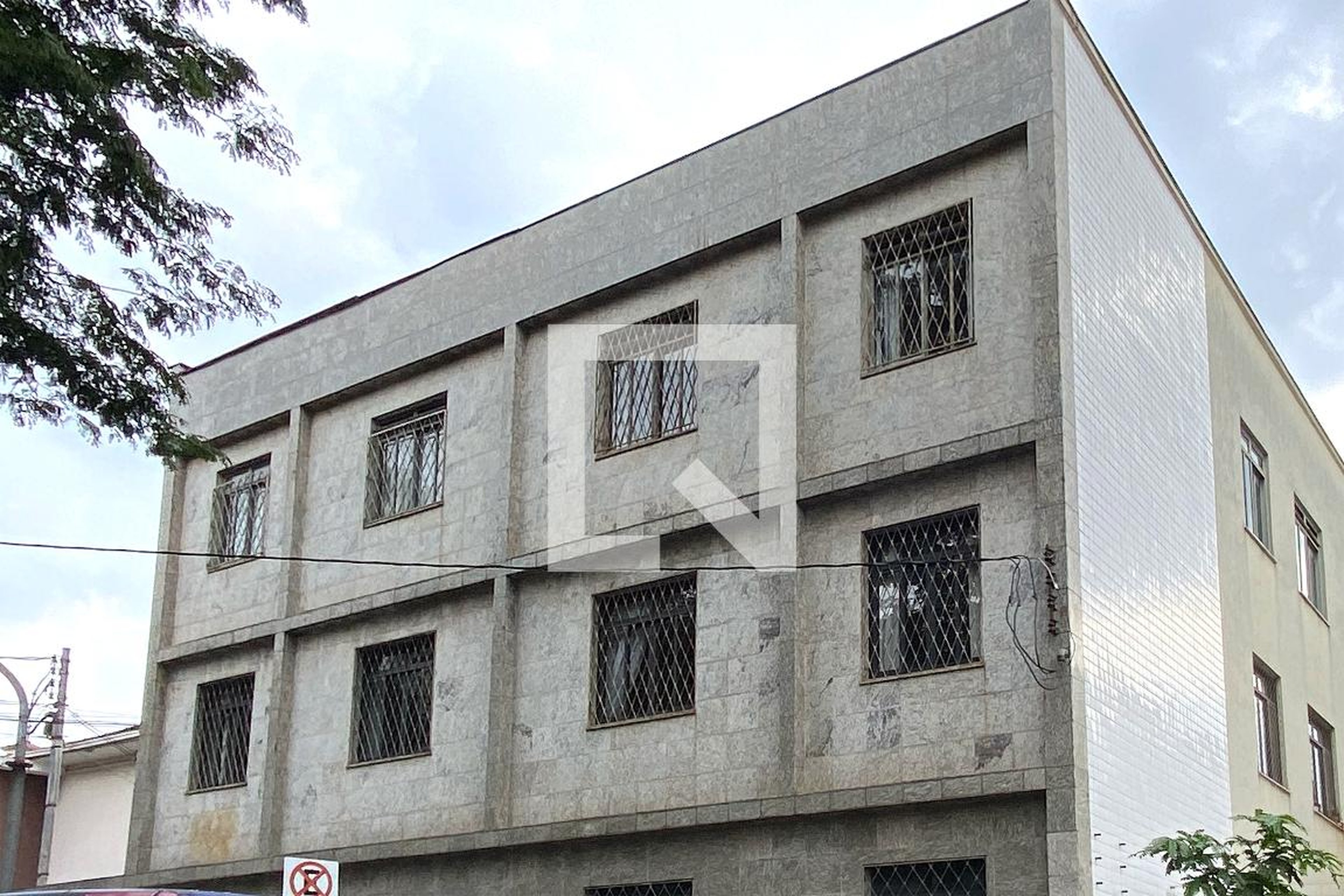 Fachada Condomínio em Rua Grão Mogol, 386