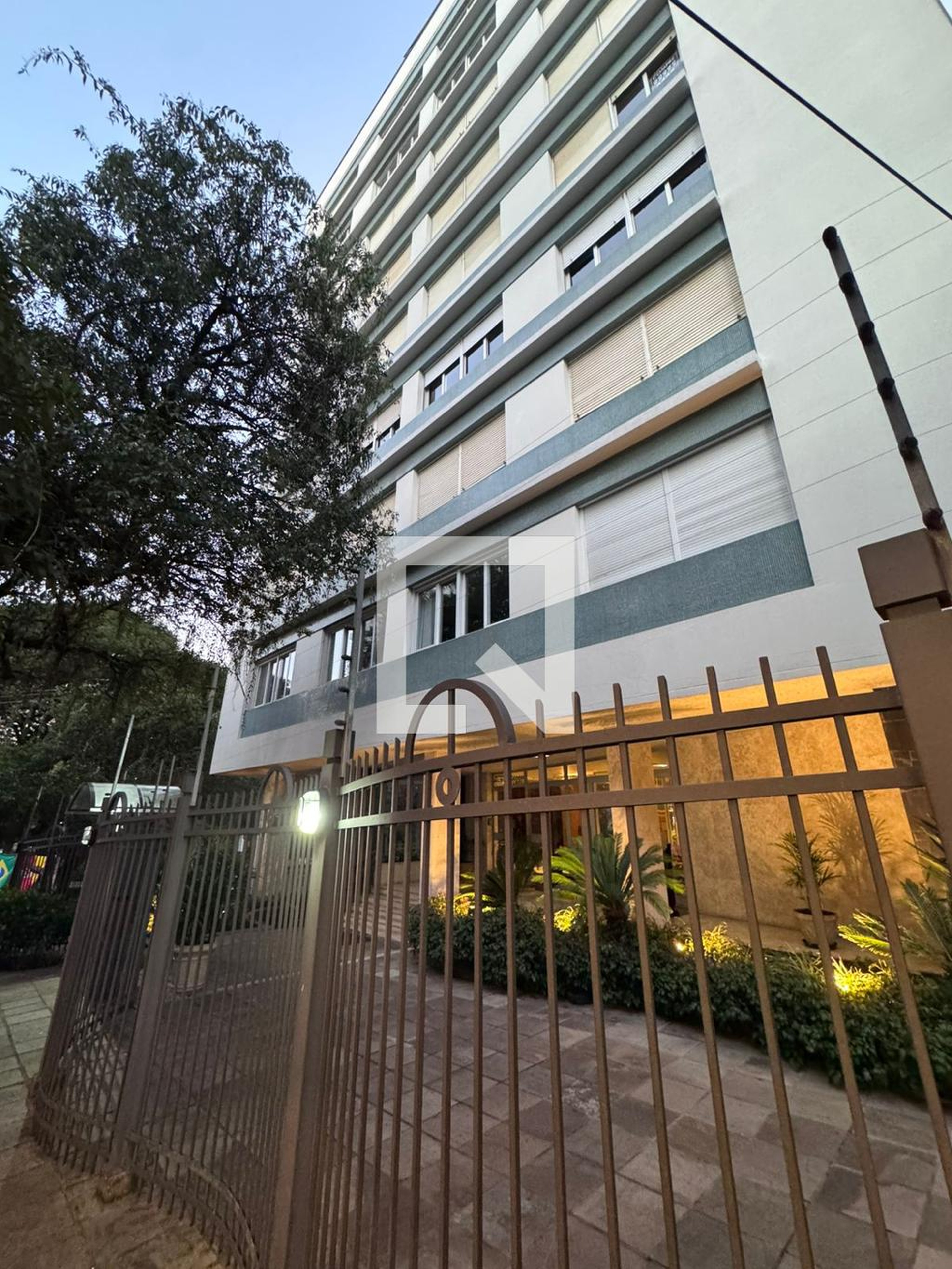 Fachada Condomínio em Rua 24 de Outubro, 627