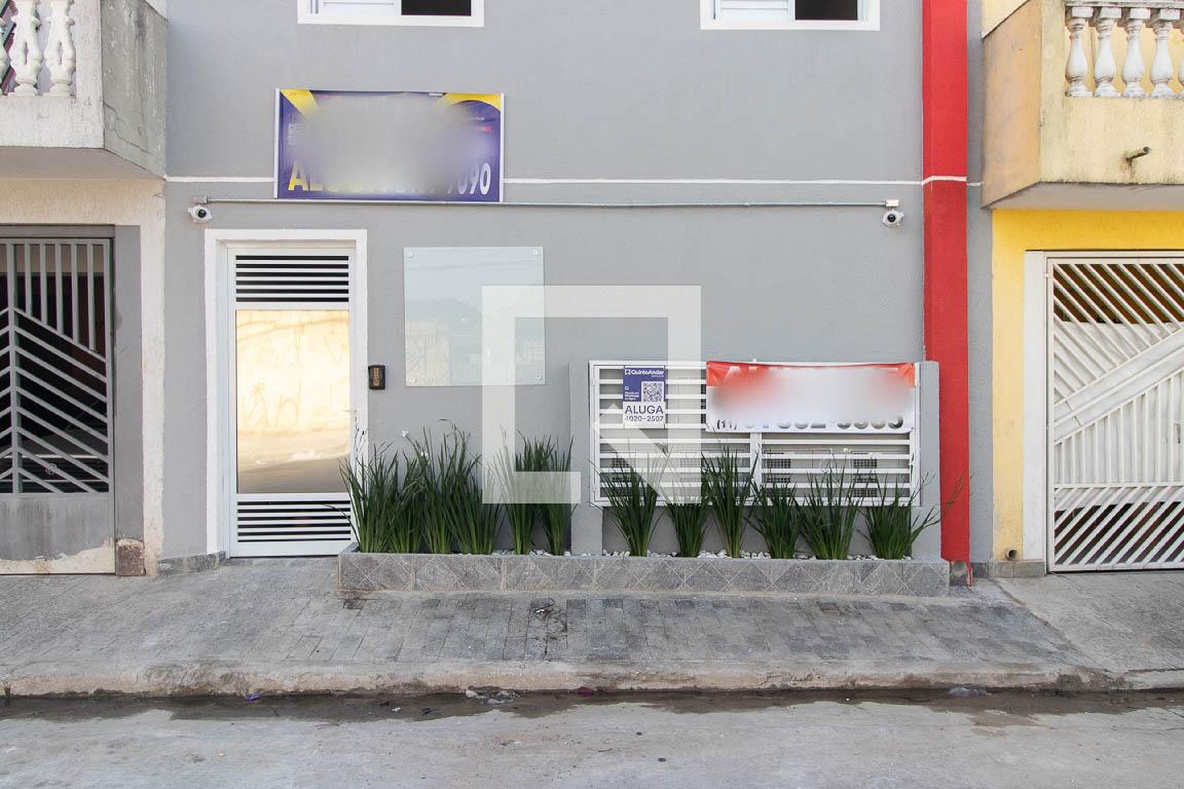 Fachada Condomínio em Rua Jota Carlos, 283