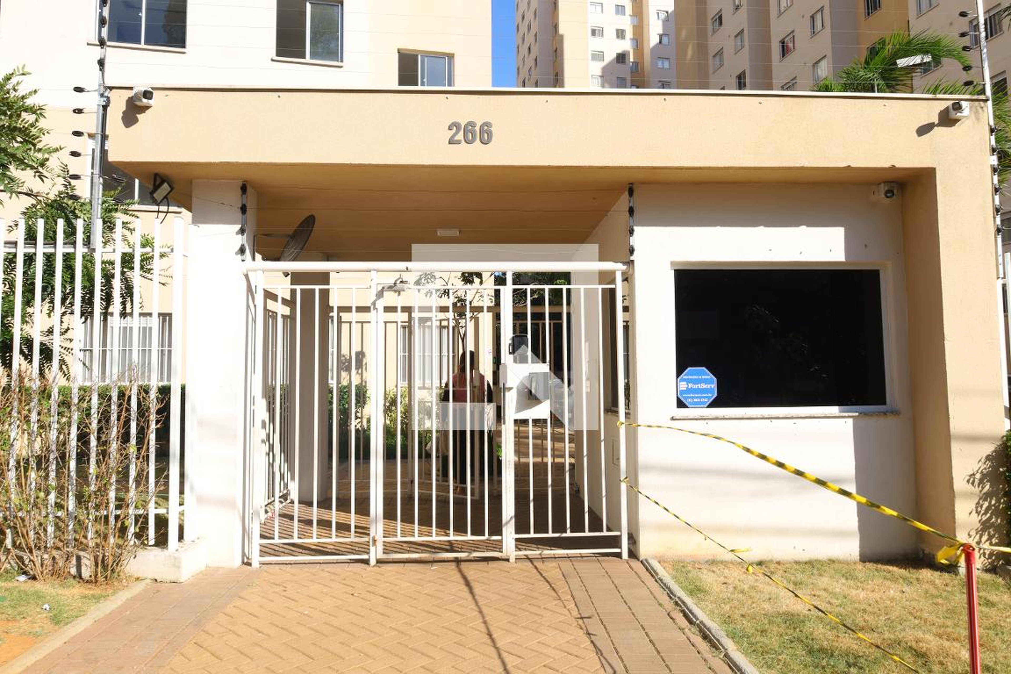 Fachada do condomínio Condomínio Plano e jacu pêssego