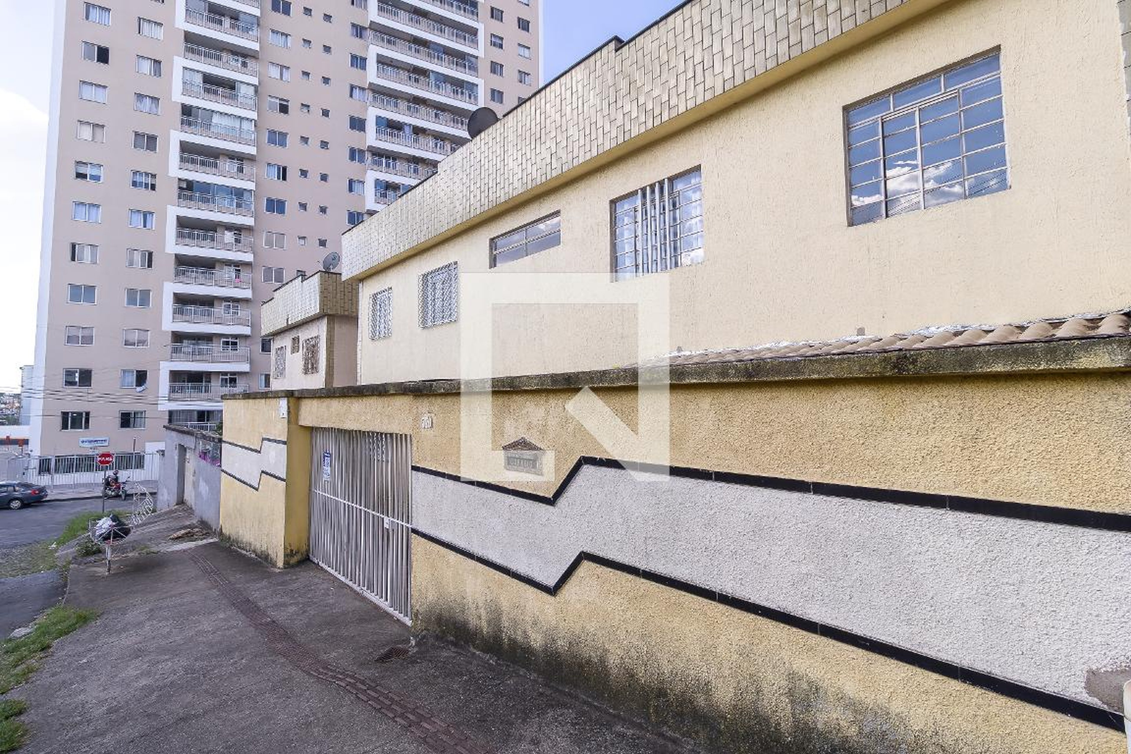 Fachada Condomínio em Rua Albatroz, 572