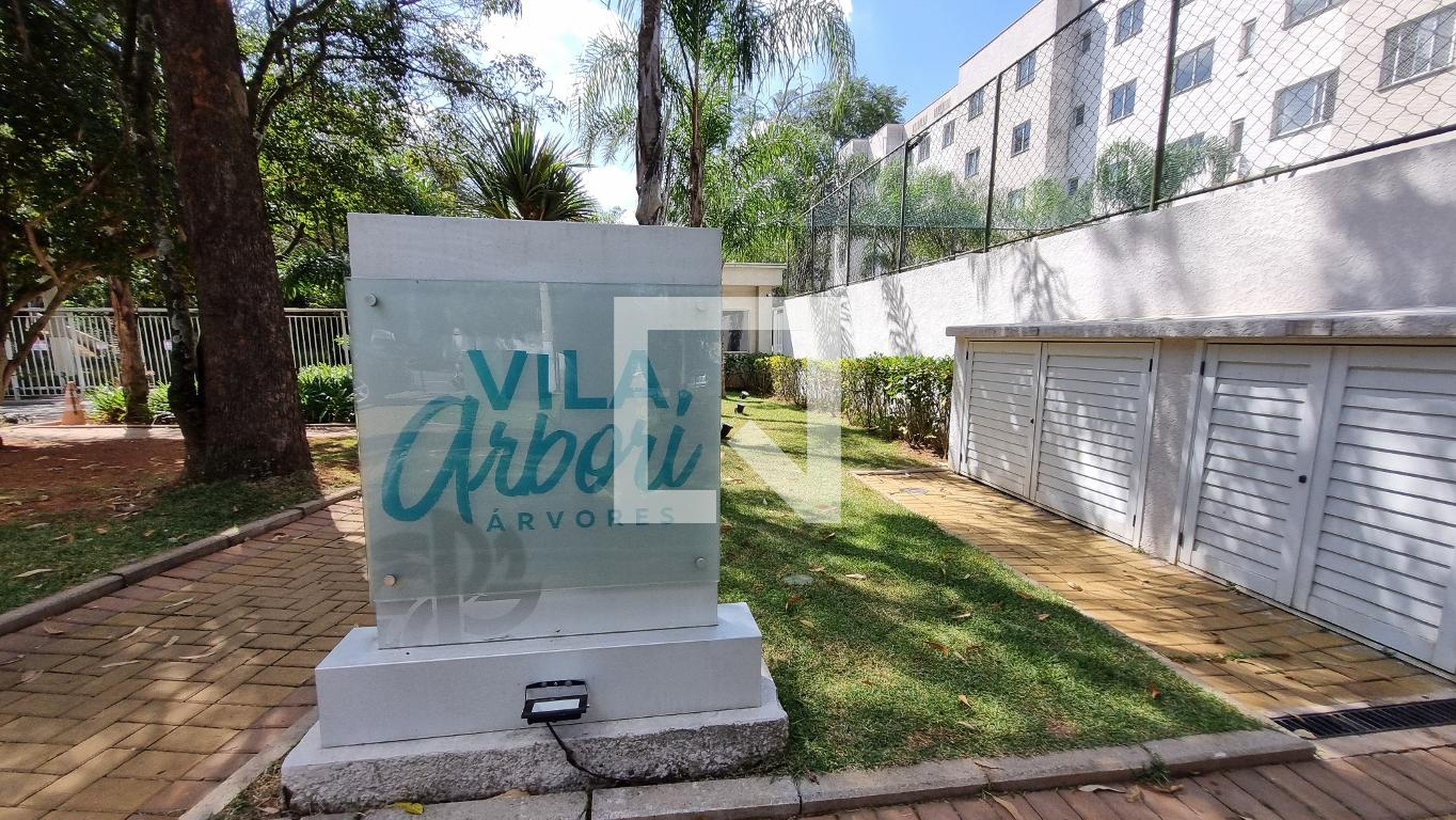 Fachada Condomínio Vila Arbori Árvores