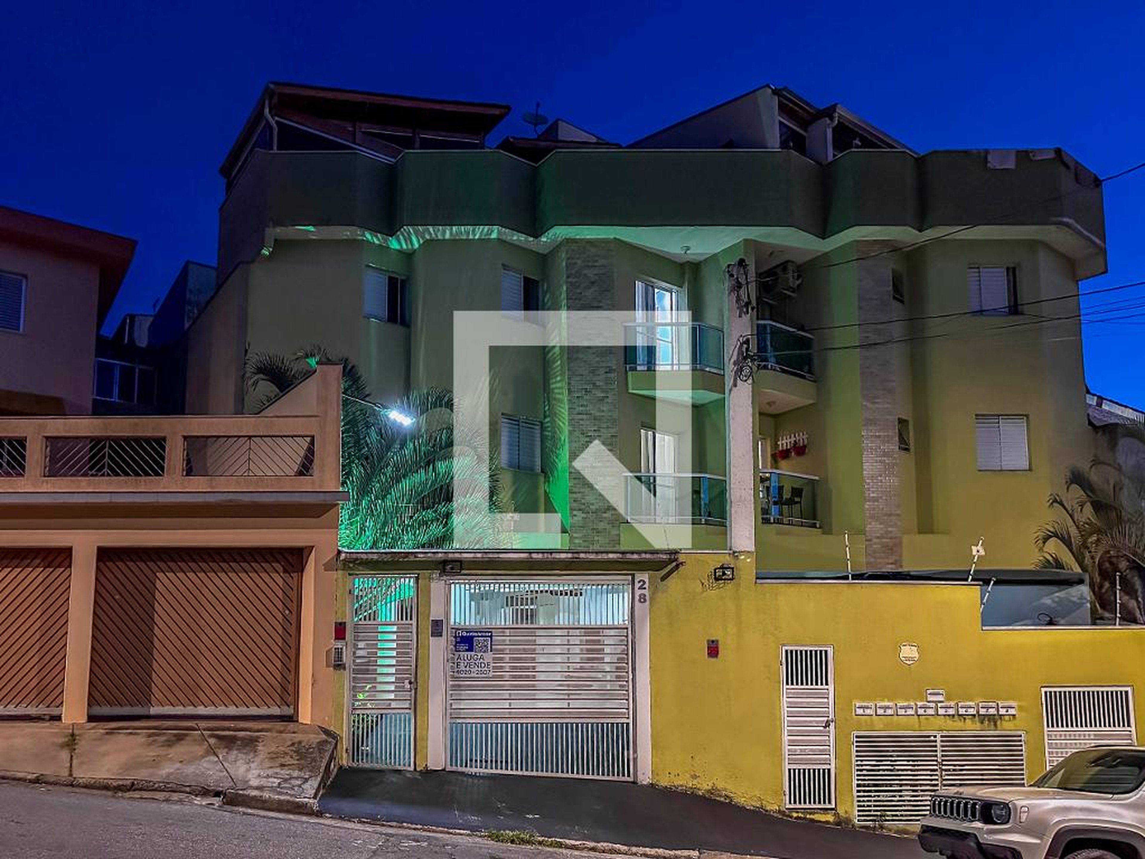 Fachada Condomínio em Rua Calábria, 28