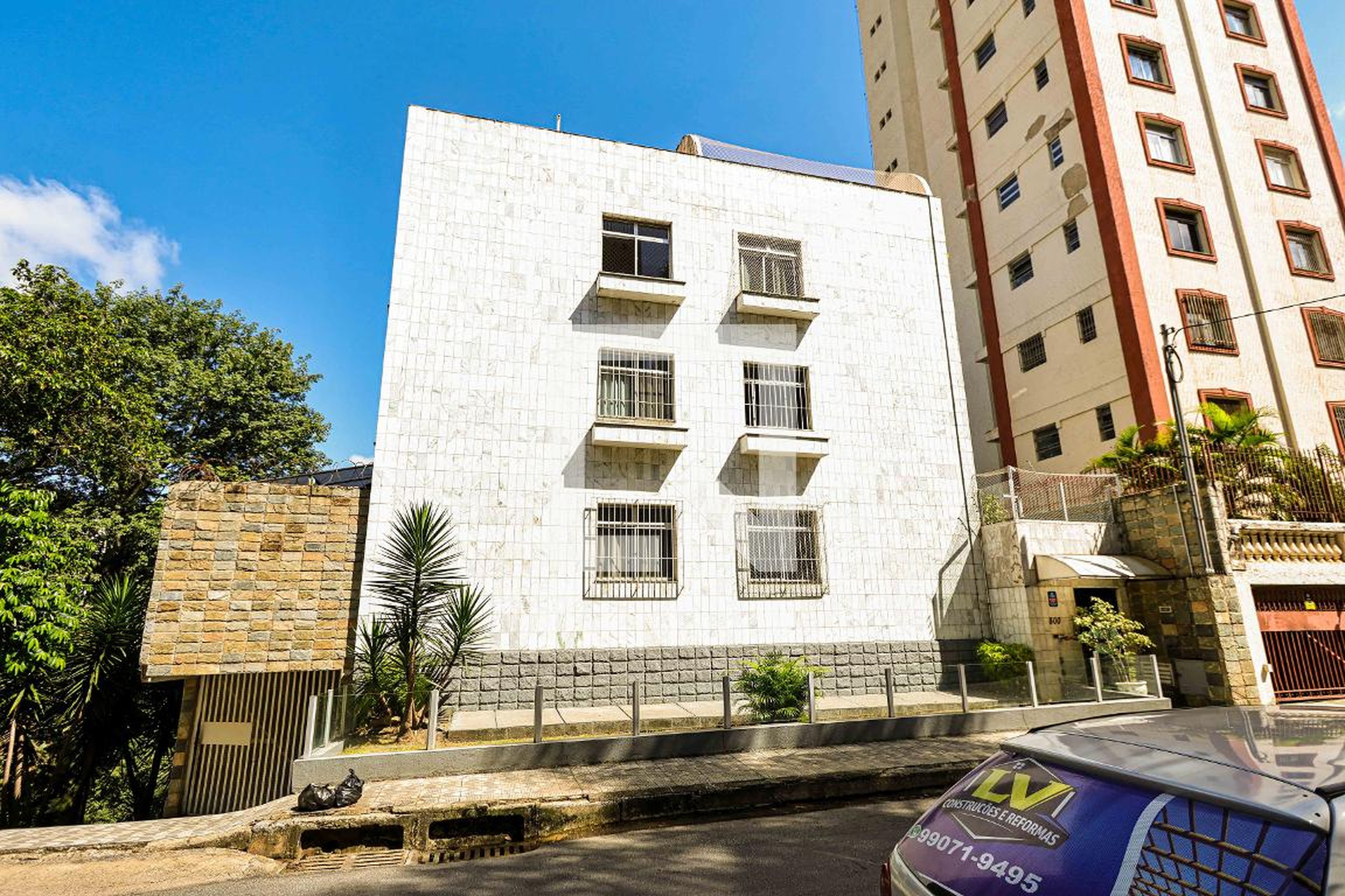 Fachada Condomínio em Rua Teixeira de Freitas, 800