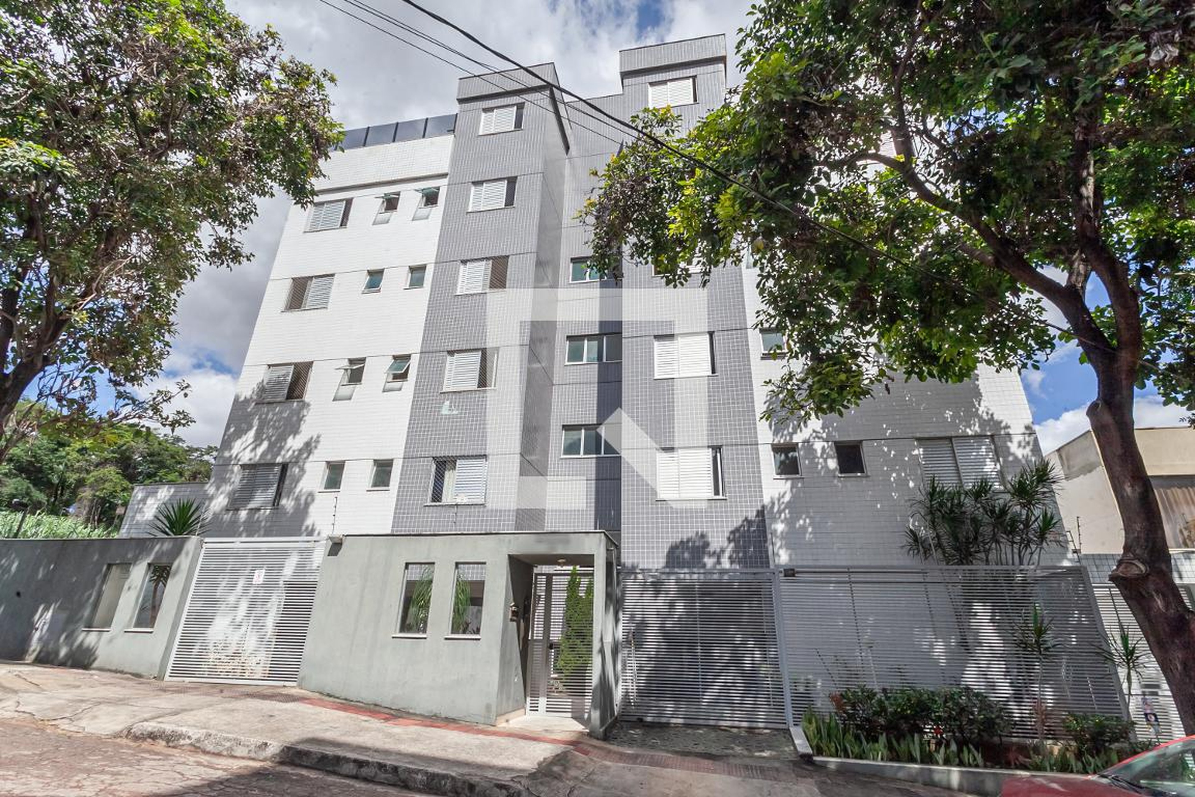 Fachada Condomínio em Rua Castelo de Rodrigo, 95