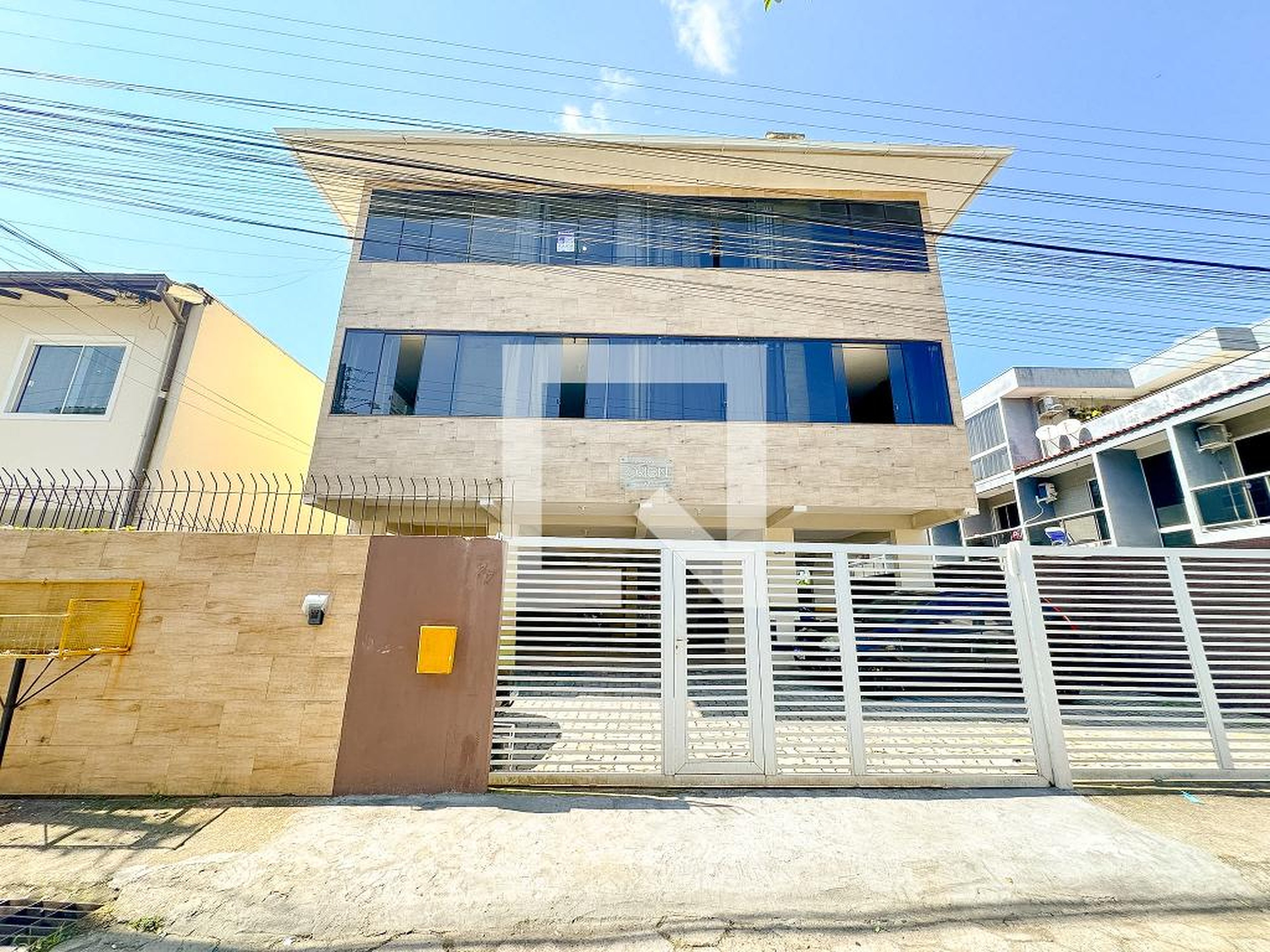 Fachada Condomínio em Servidão Euclides Lago, 77