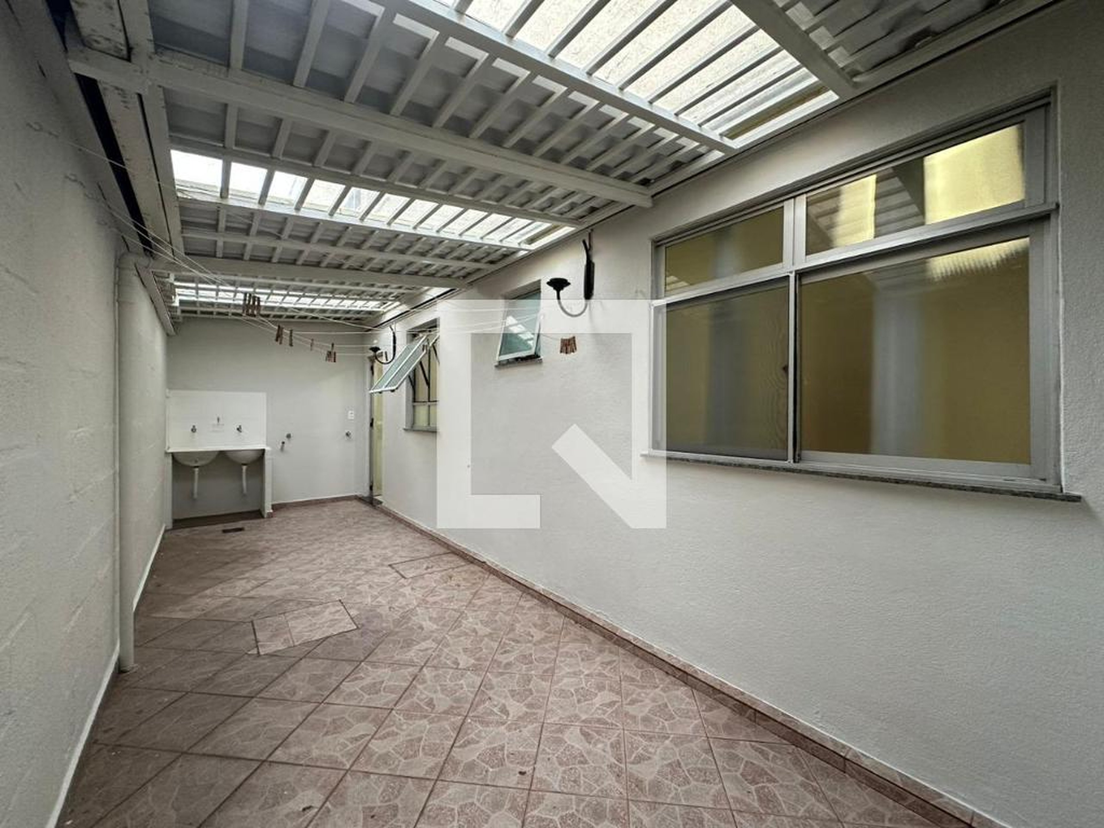 Área externa Condomínio em Rua Raul Ribeiro da Silva, 333