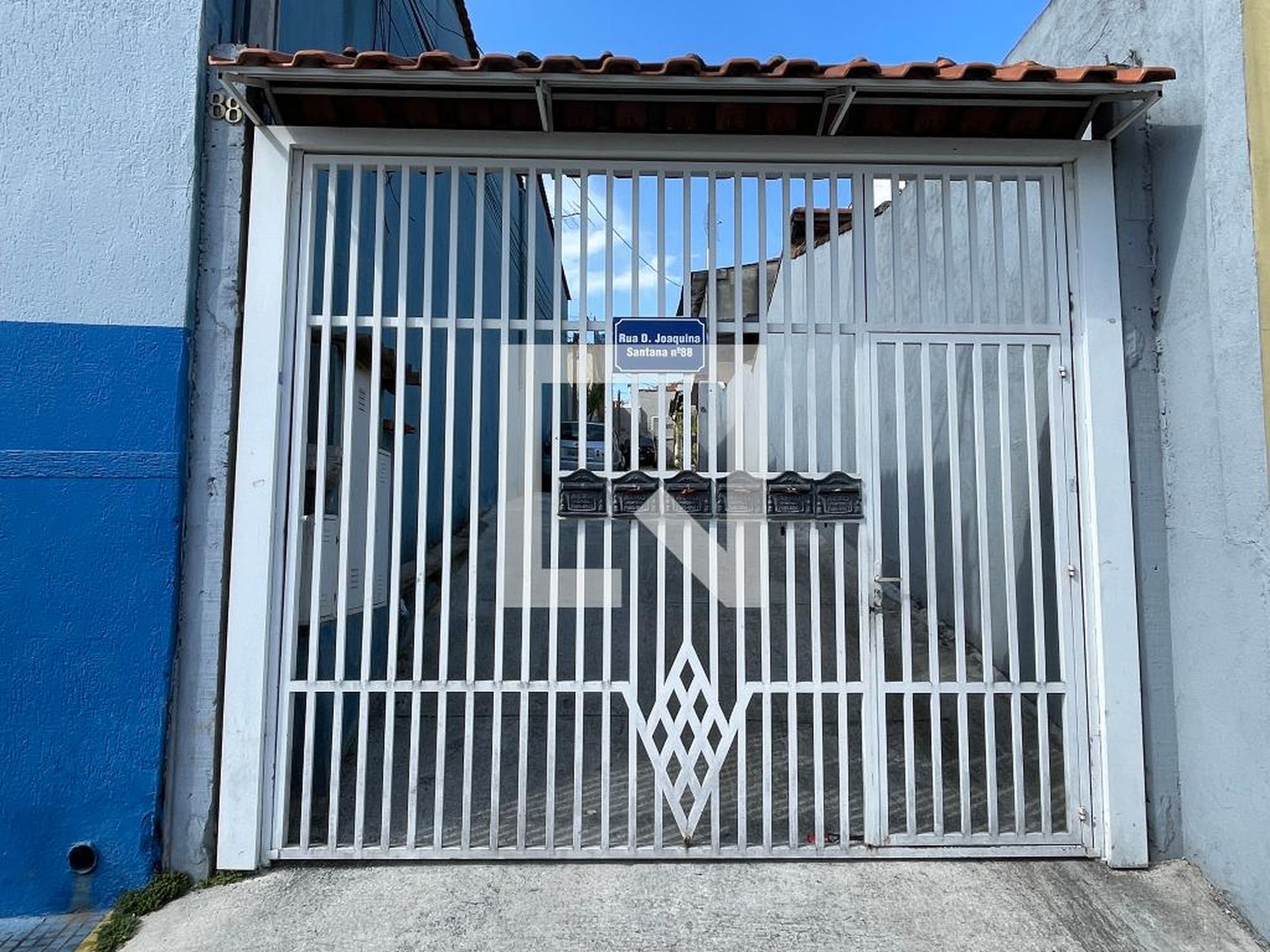 Fachada Condomínio em Rua Dona Joaquina Santana, 88