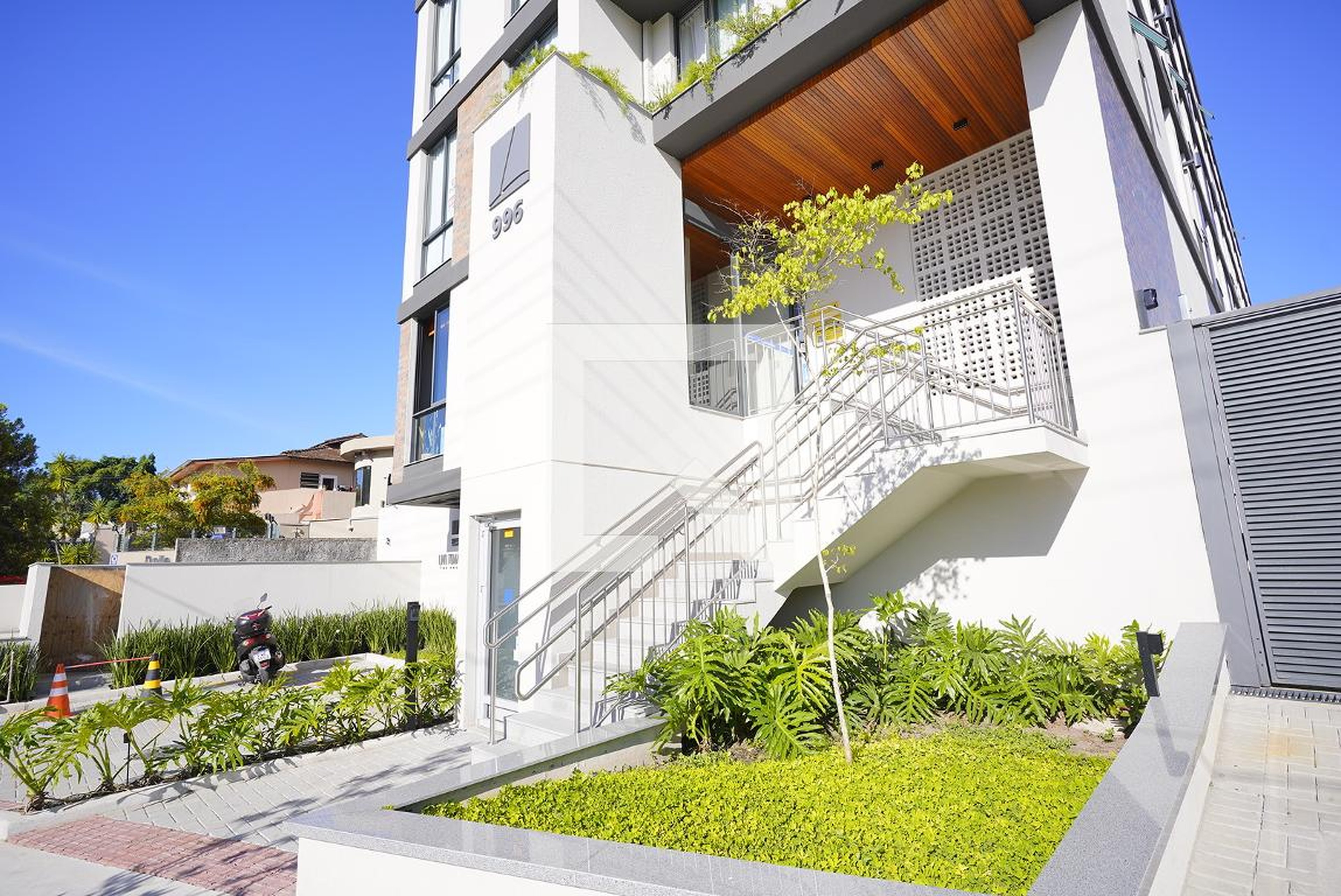 Fachada Condomínio em Rua Deputado Antônio Edu Vieira, 996