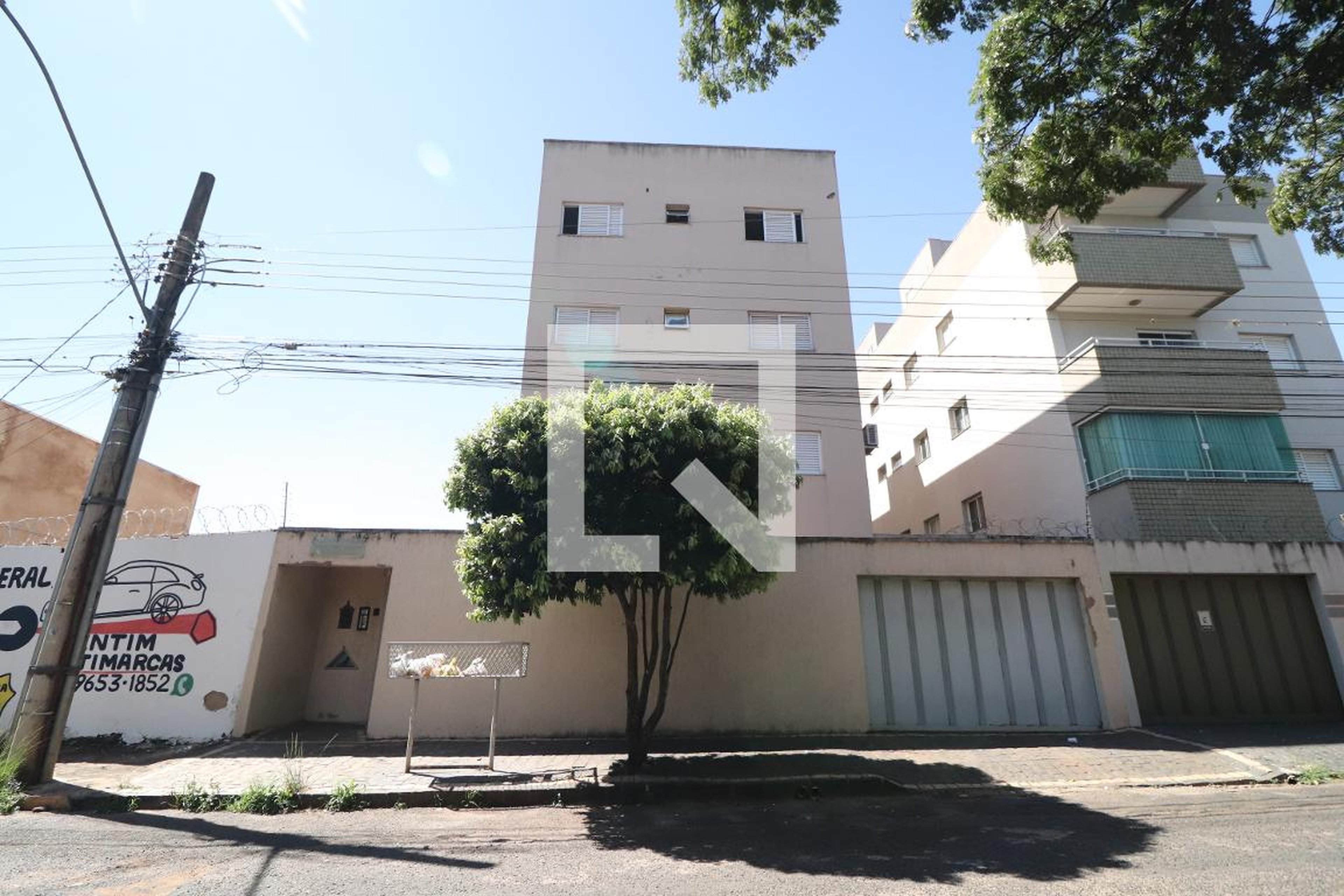 Fachada Condomínio em Rua Manoel Ascenço Batista, 985