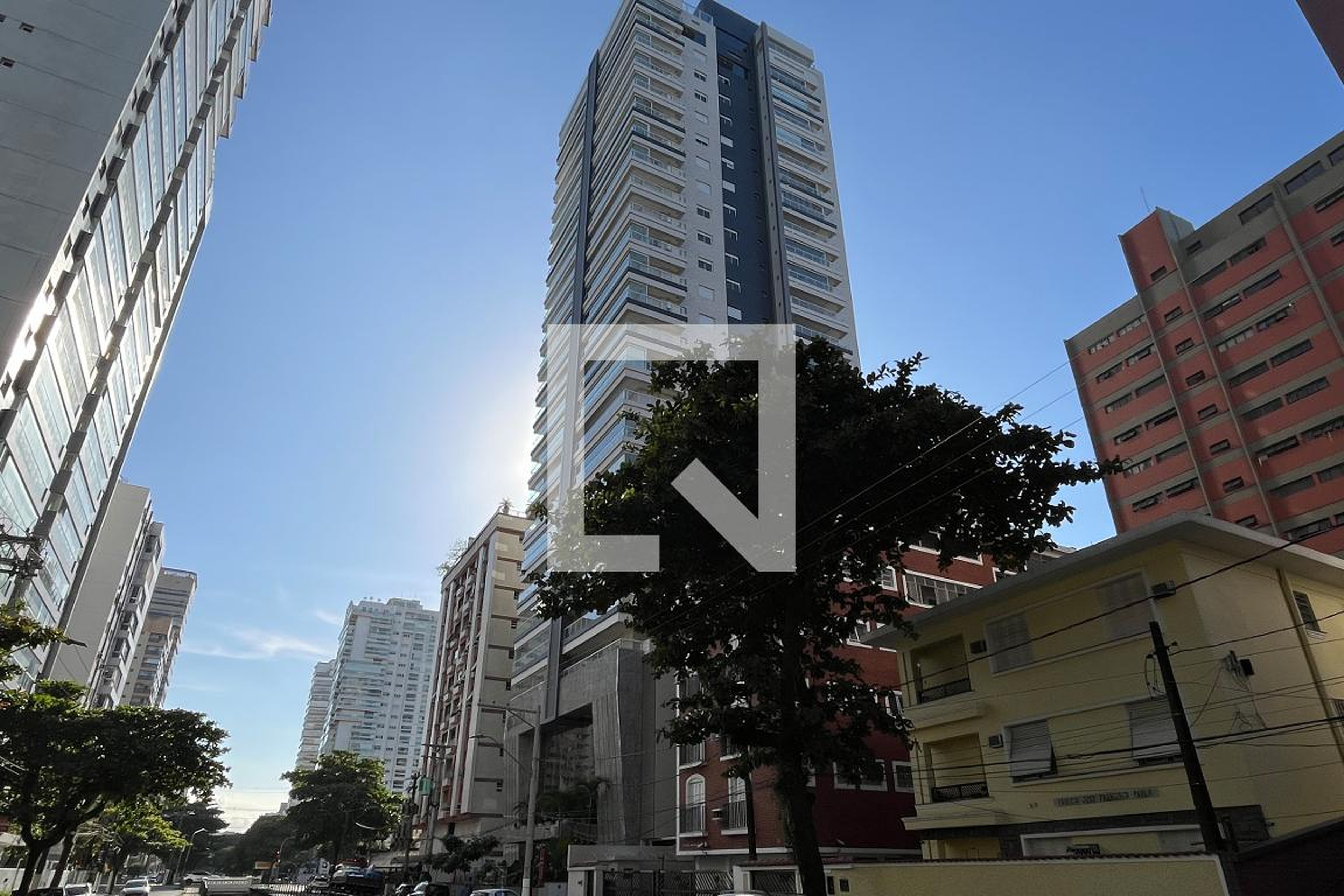 Fachada Condomínio em Avenida Almirante Cochrane, 32