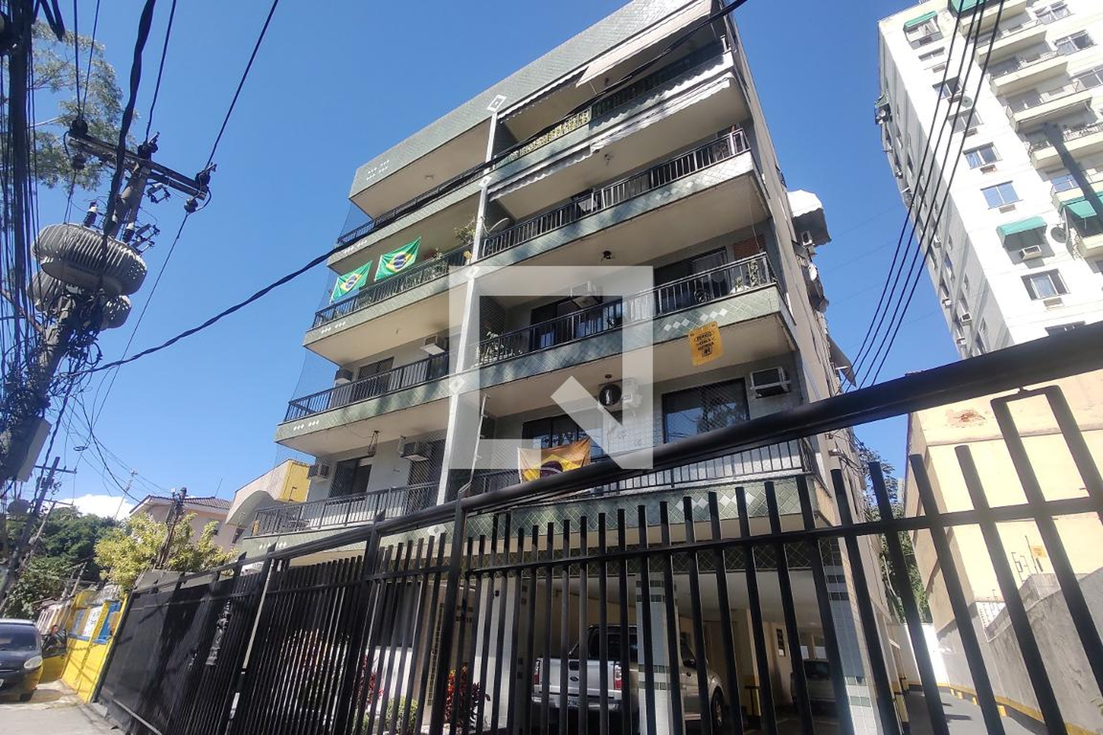 Fachada Condomínio em Rua Henriqueta, 28