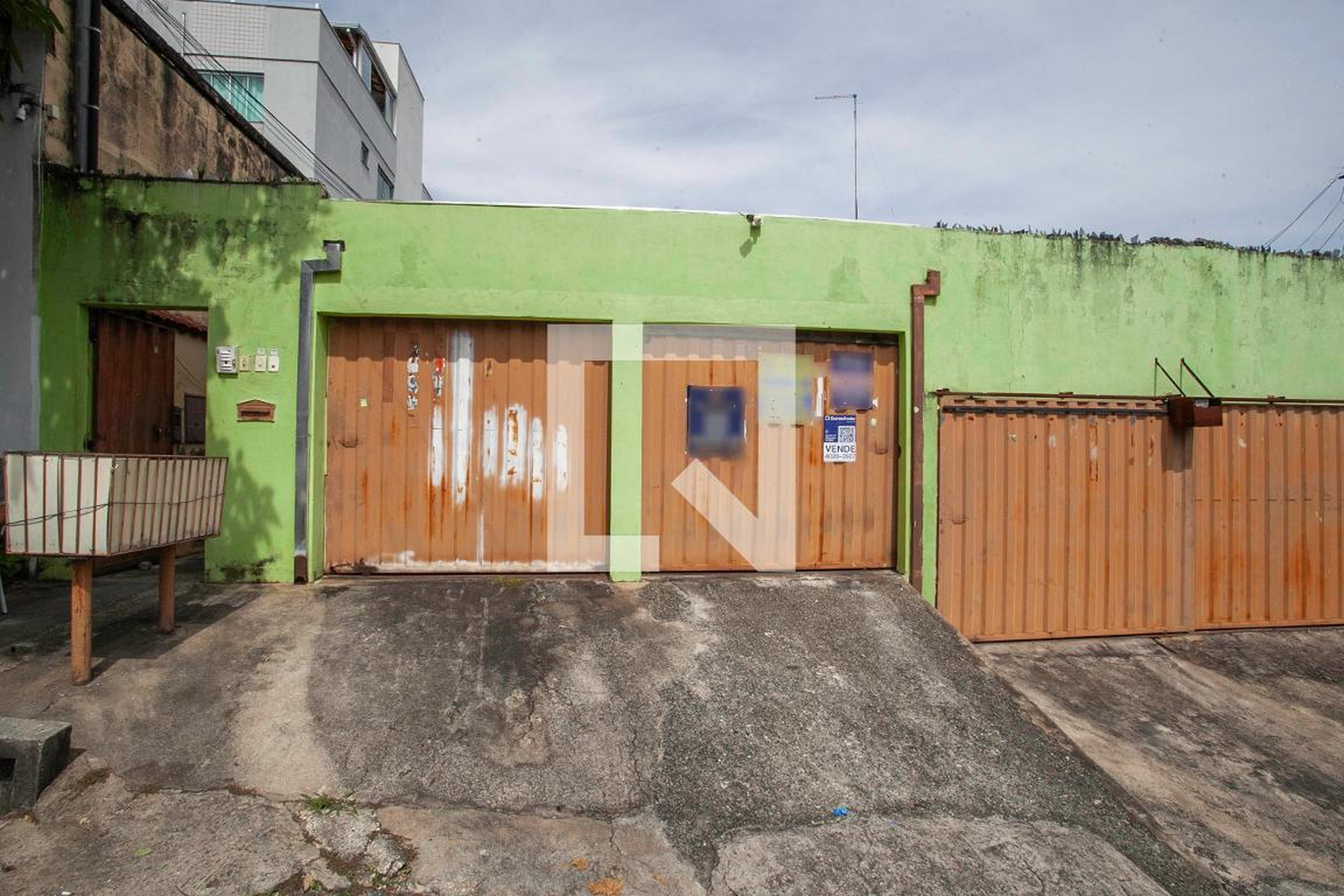 Fachada Condomínio em Rua Coromandel, 64