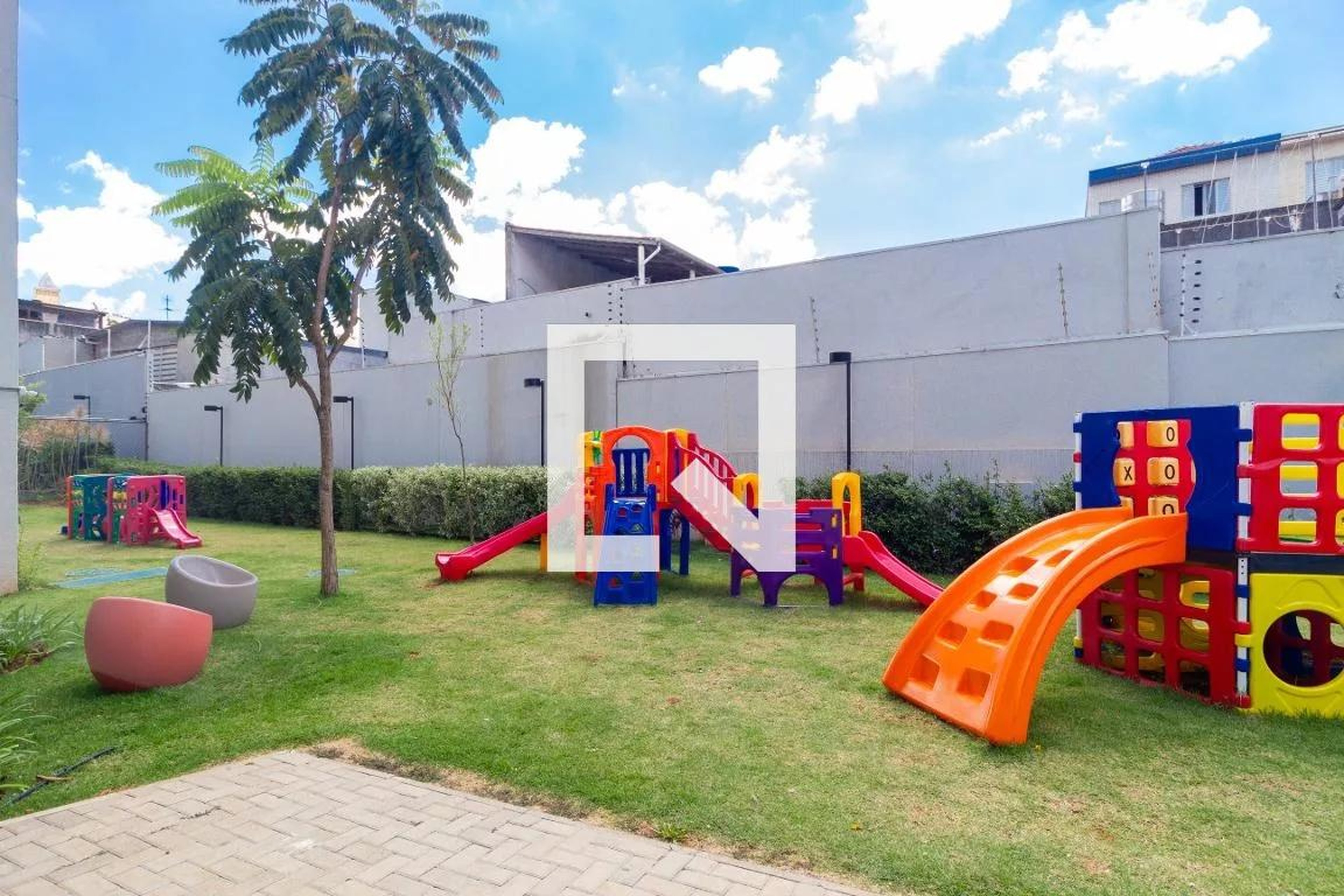 Playground - Memory Anália Franco