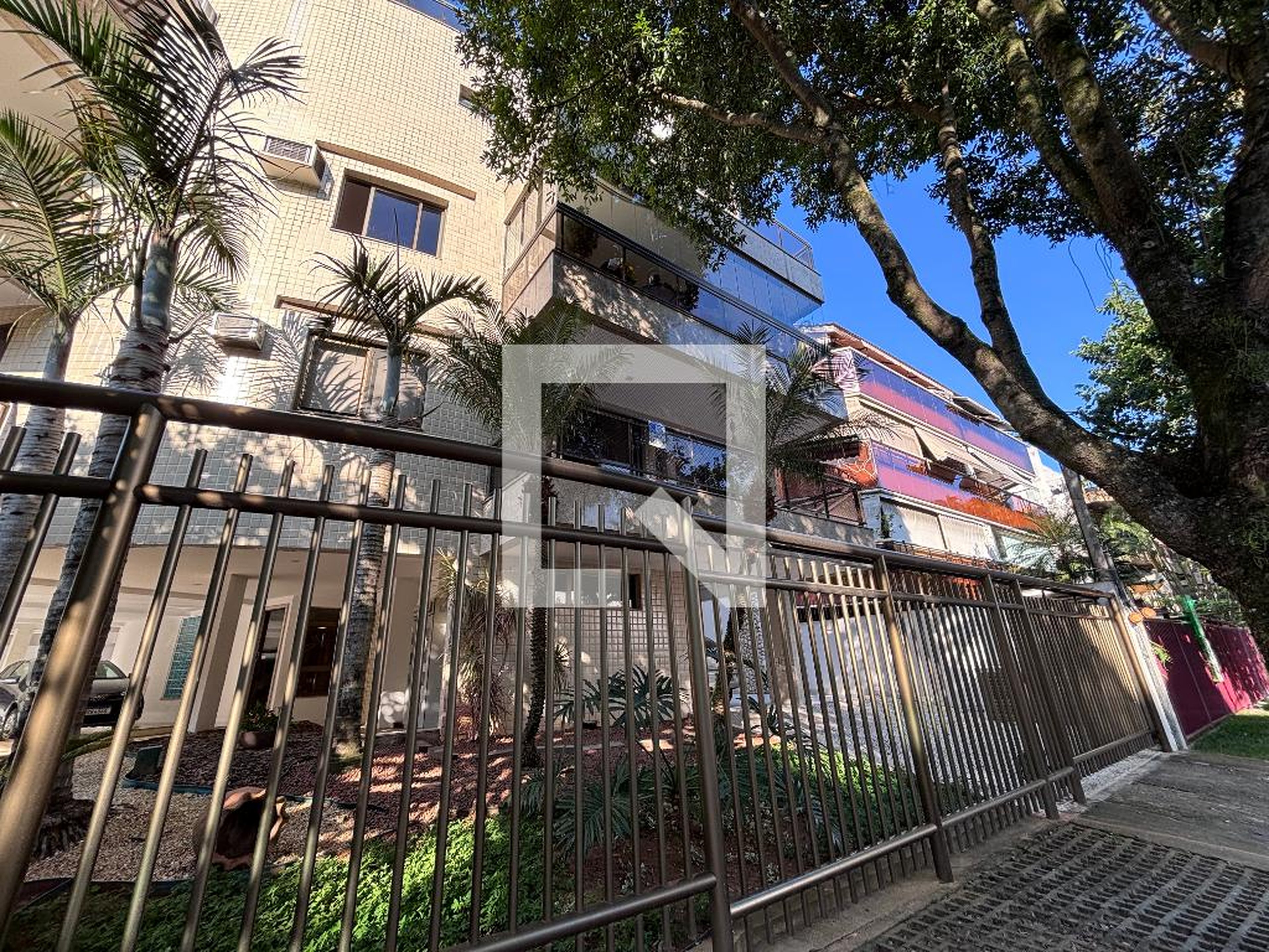 Fachada Condomínio em Rua Professor Nehemias Gueiros, 333