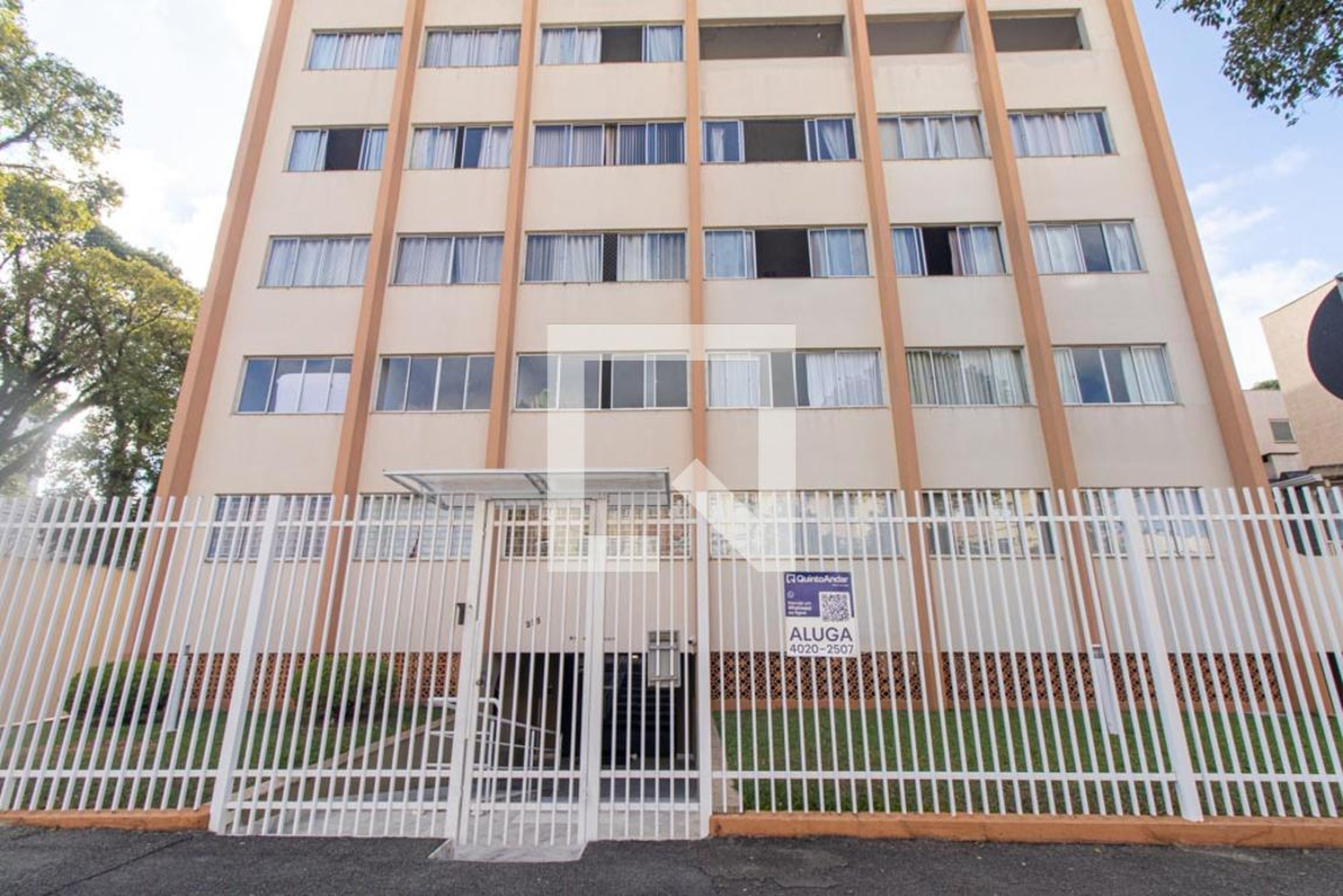 Fachada Condomínio em Rua Mario Chaubald Biscaia, 225