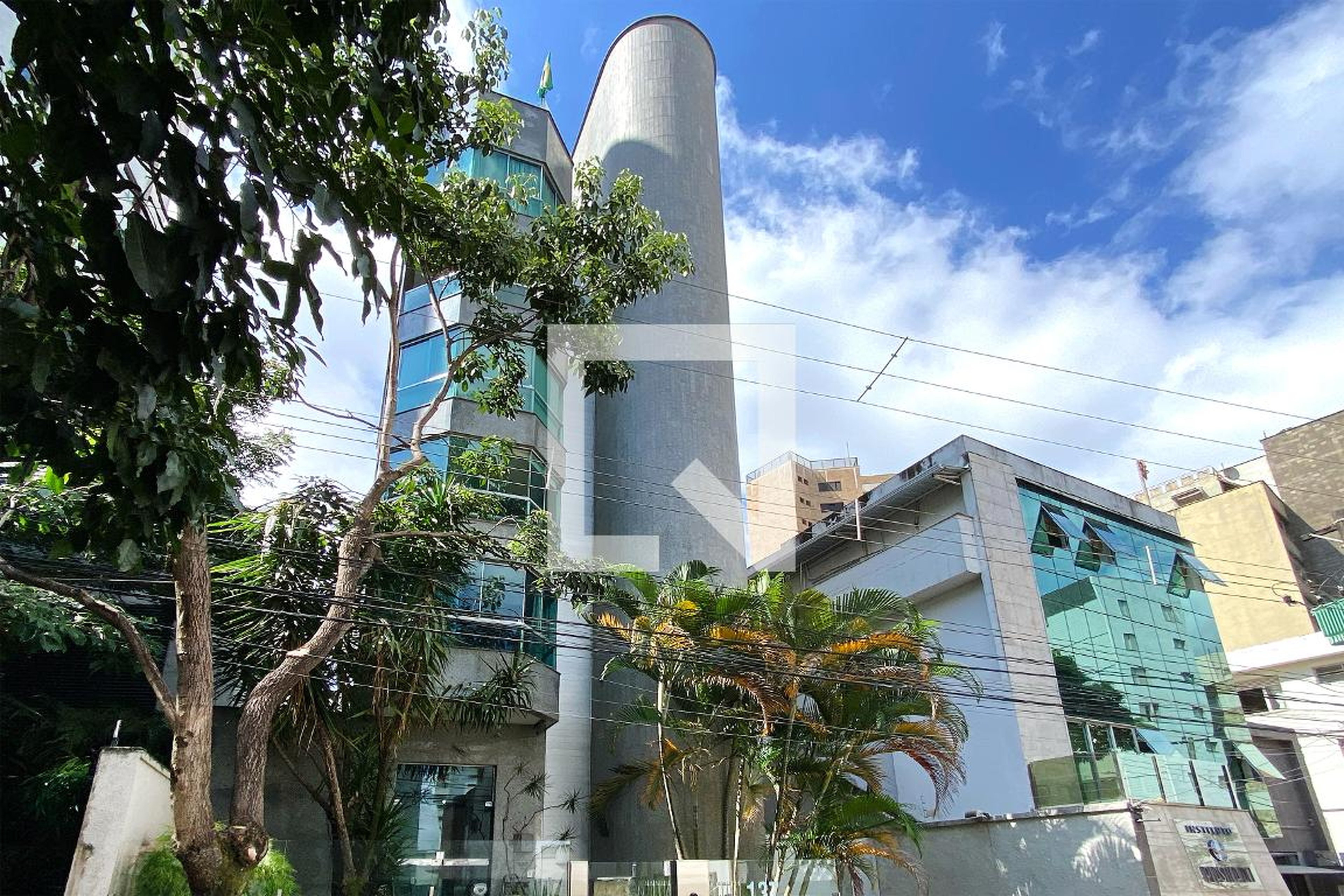 Fachada Condomínio em Rua Santa Maria Itabira, 137