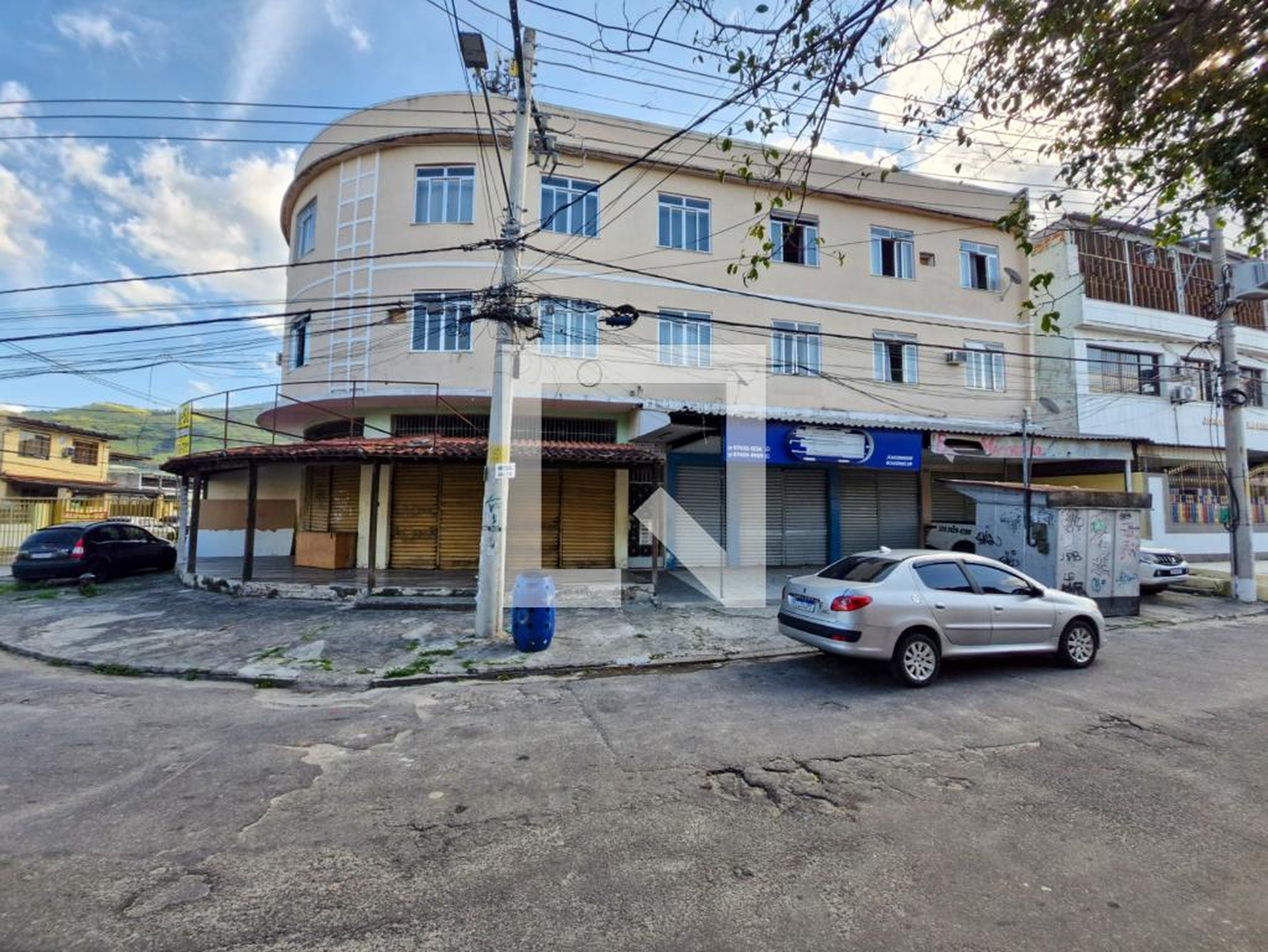 Fachada do Prédio Condomínio em Rua Henrique Martins, 140