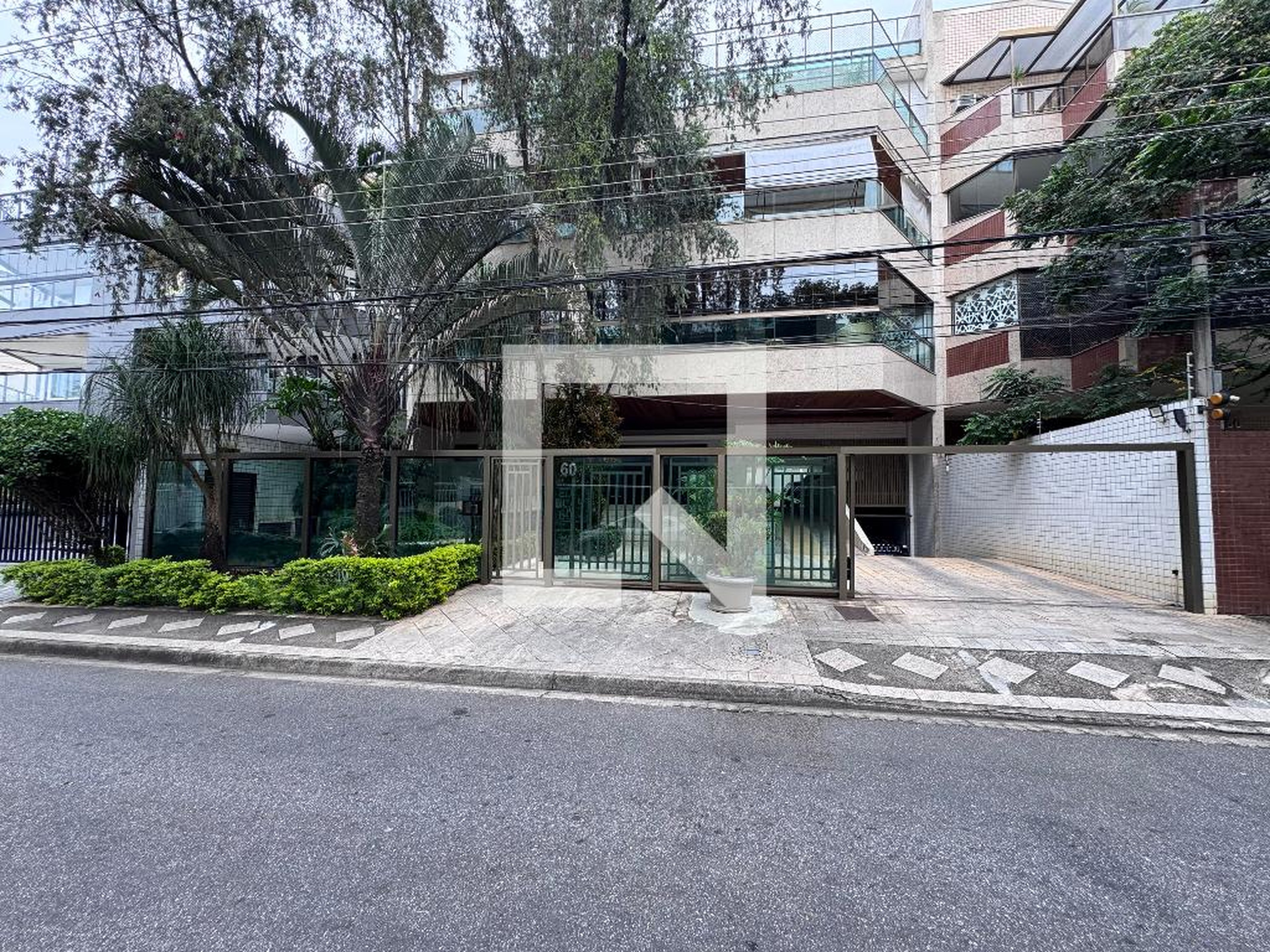 Fachada Condomínio em Rua Professor Nehemias Gueiros, 60