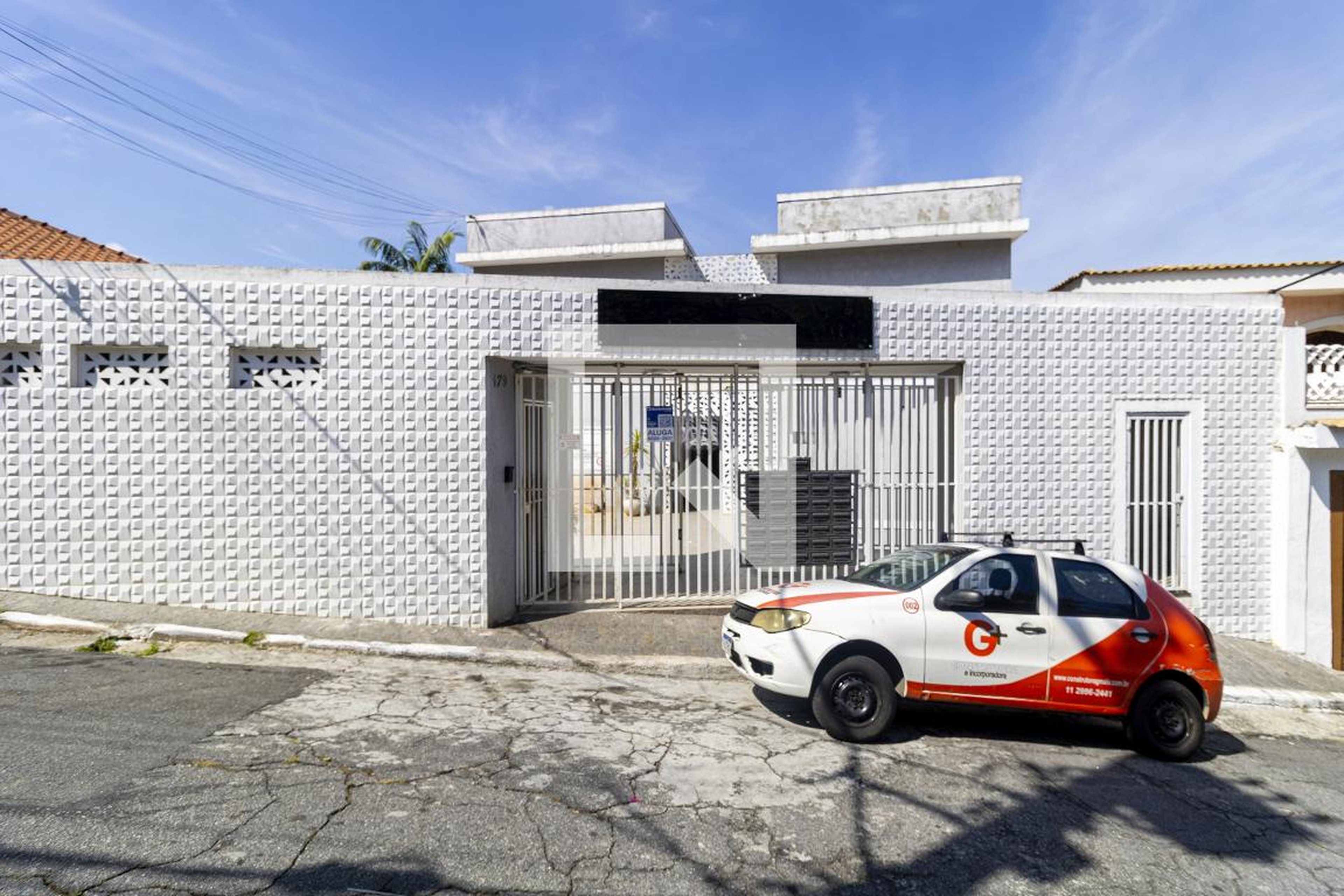 Fachada Condomínio em Rua Alexandre Ribeiro, 179