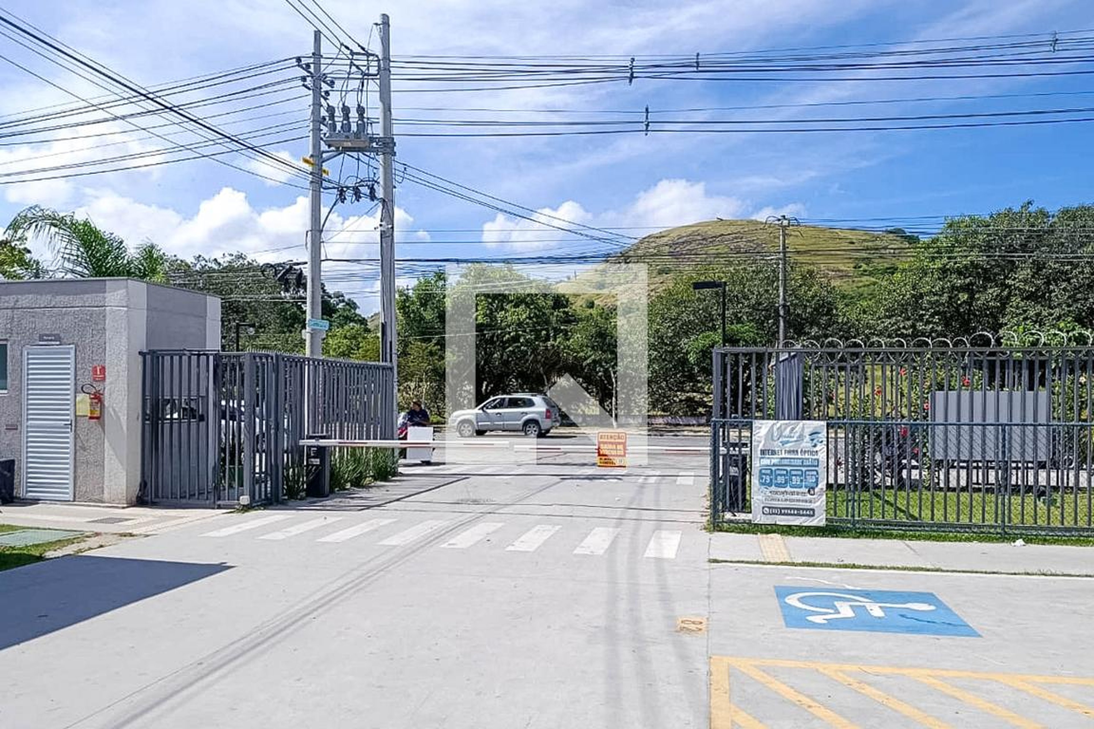 Fachada do condomínio Condomínio em Estrada Santa Eugênia, 3200