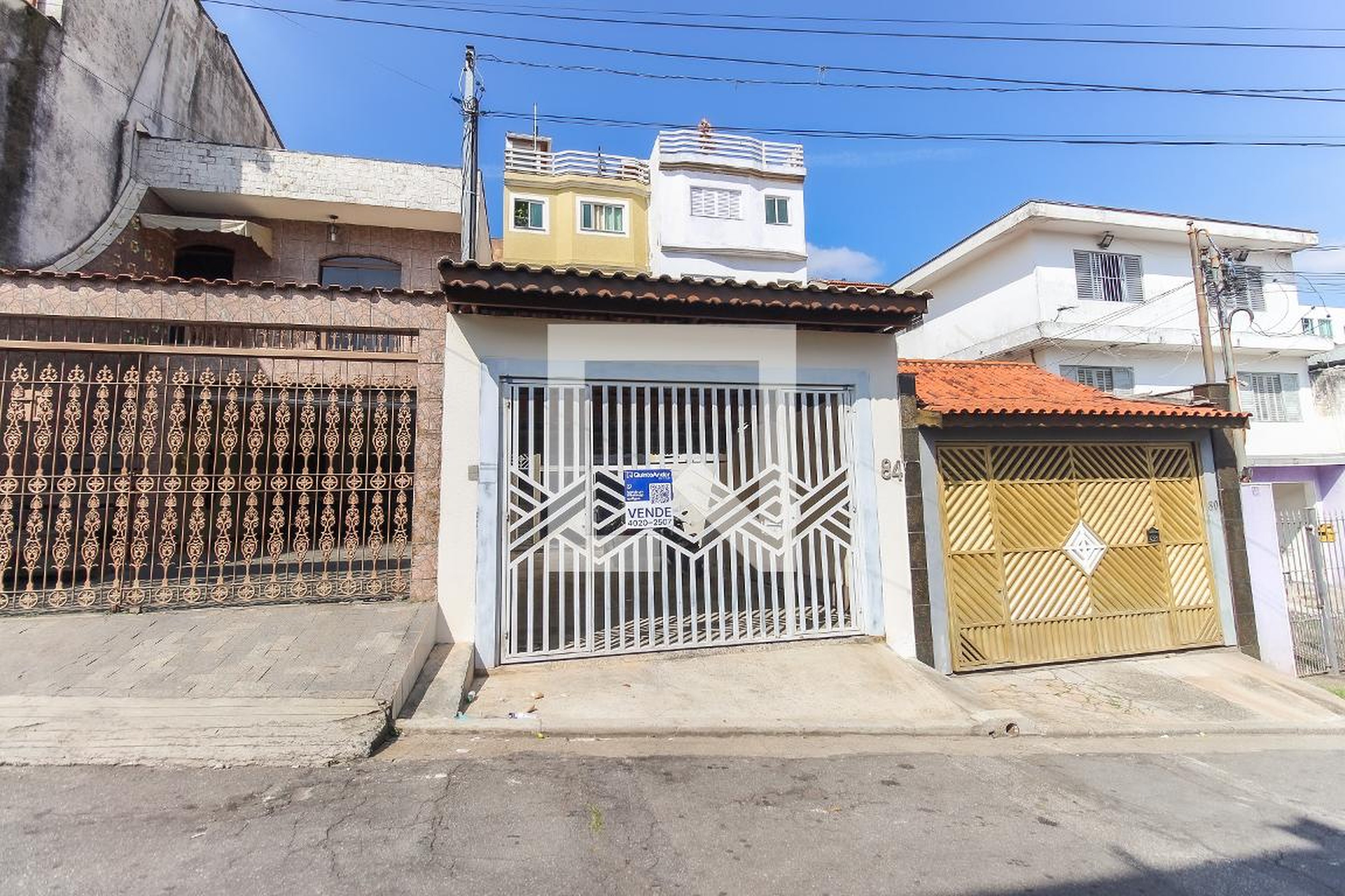 Fachada Condomínio em Rua Eni Maria de Souza Coimbra, 841