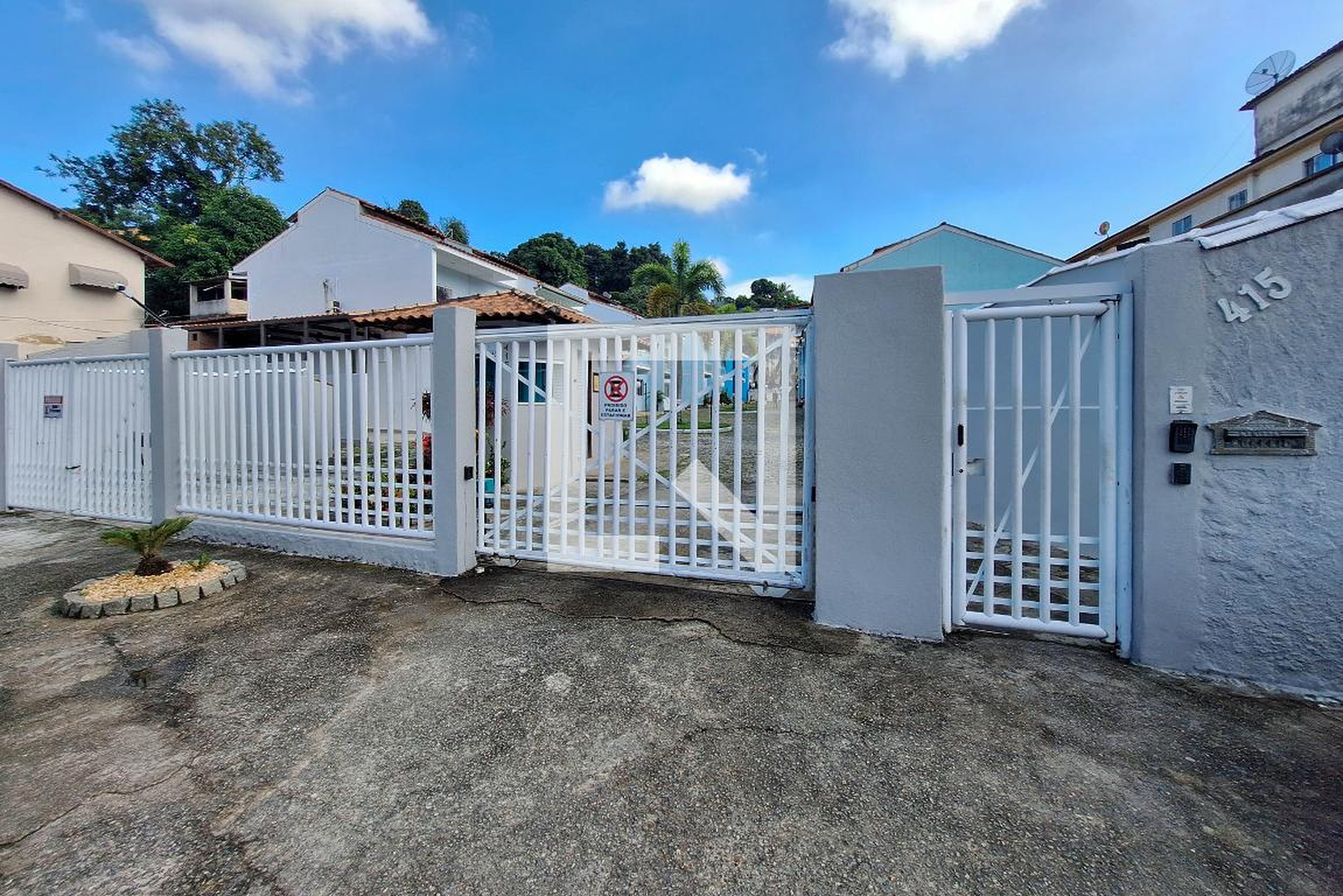 Fachada Condomínio em Estrada Washington Luís, 415