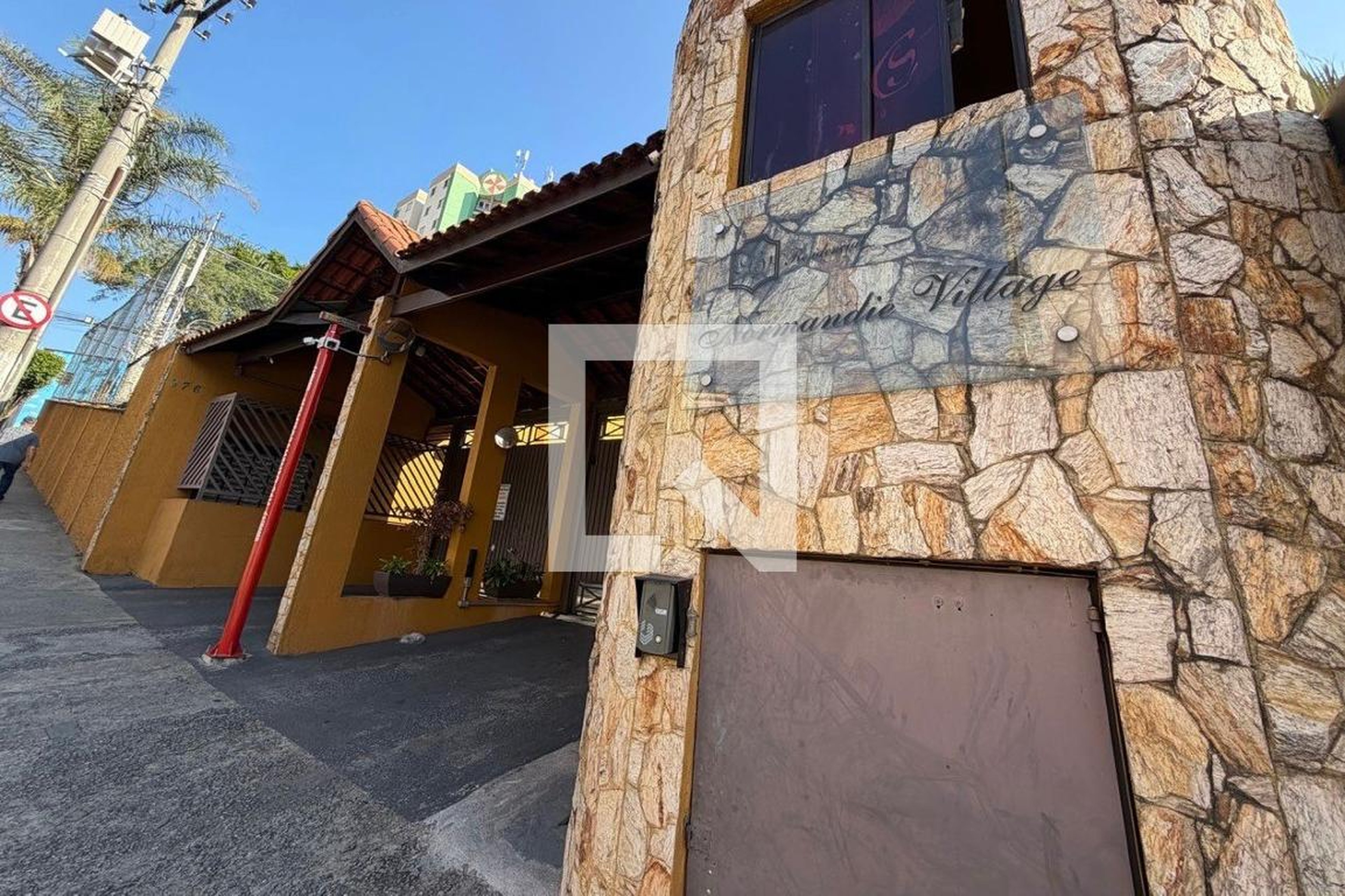 Fachada Condomínio Normandie Village