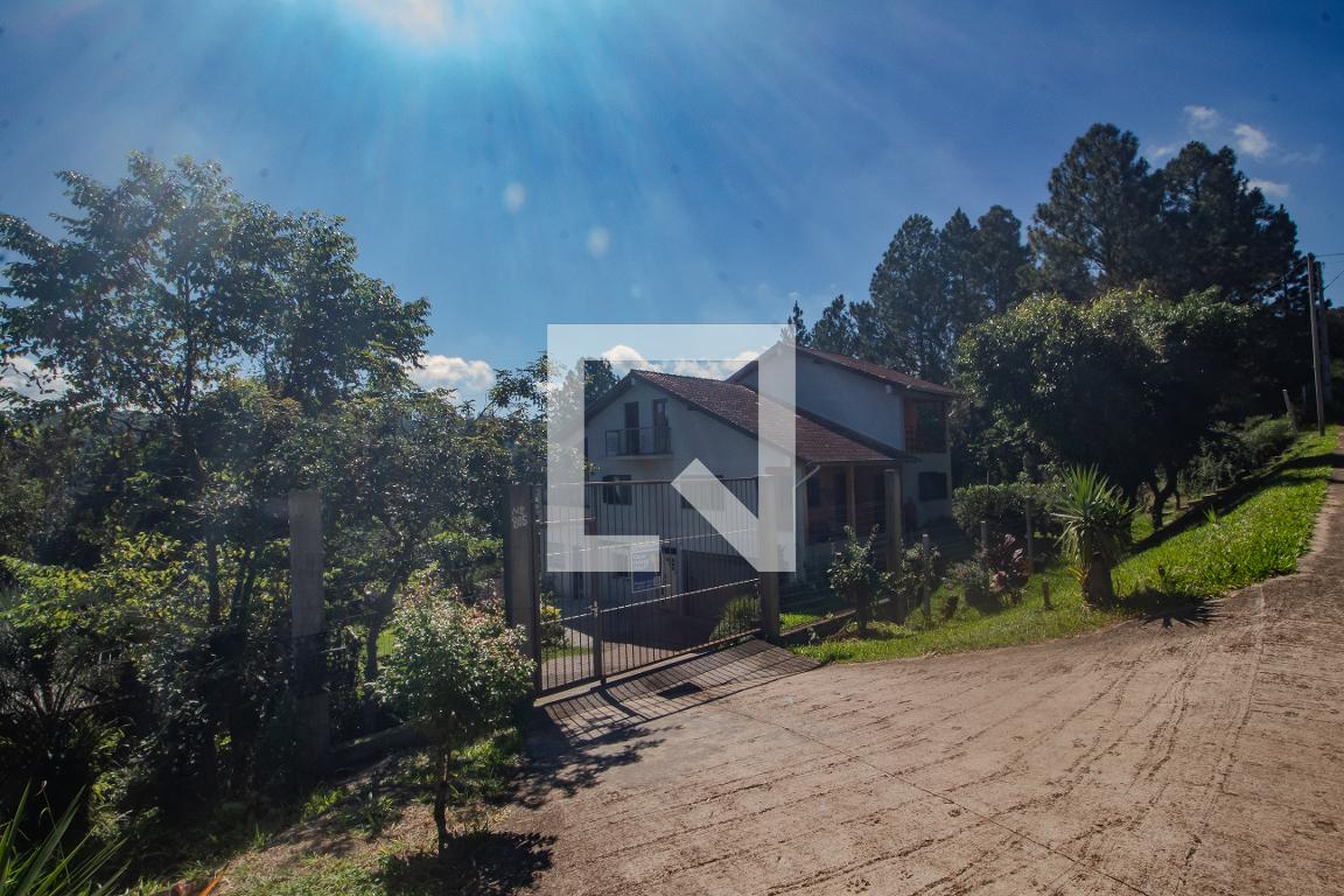 Fachada Condomínio em Estrada das Furnas, 805