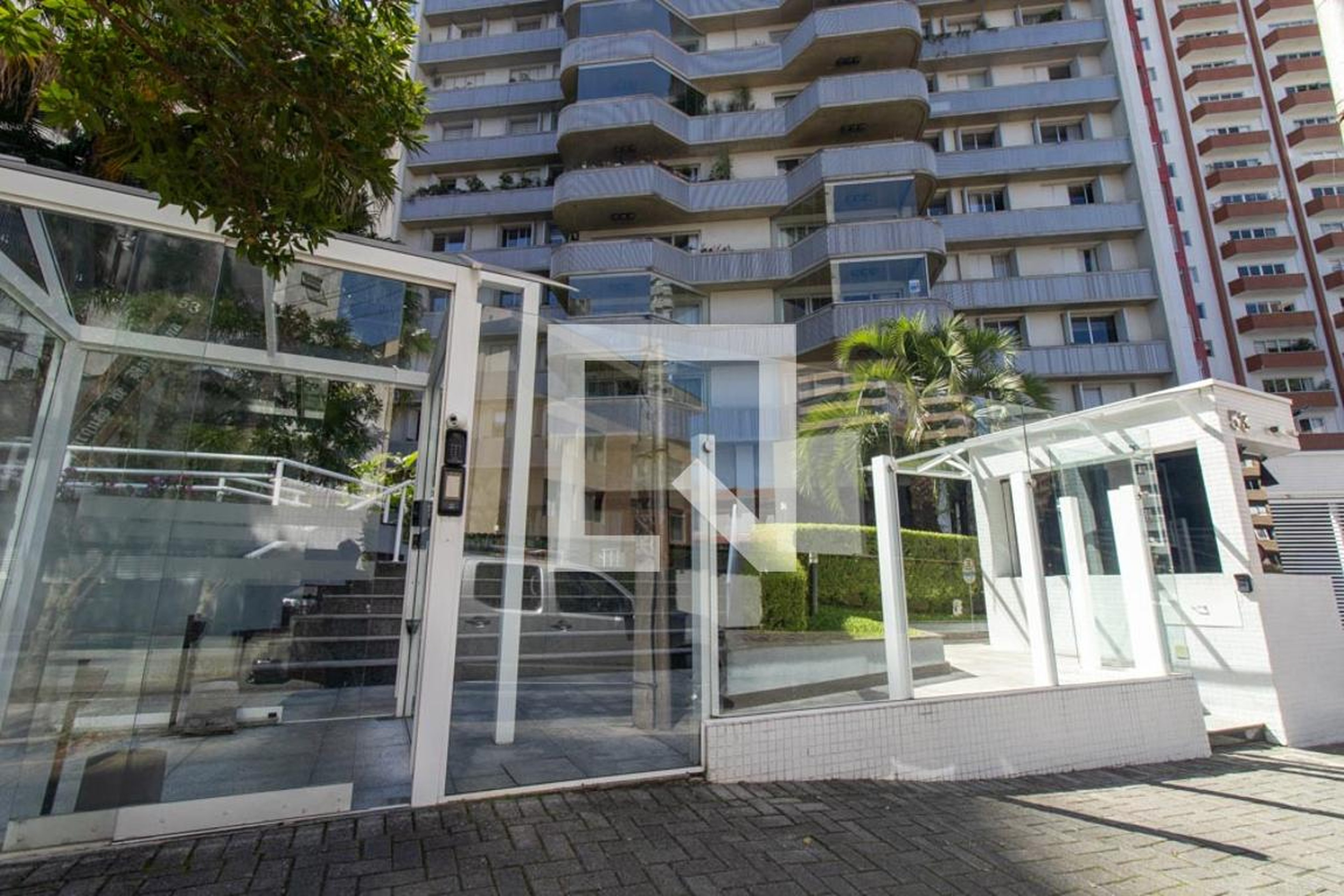 Fachada Condomínio em Rua Estevão Bayão, 53