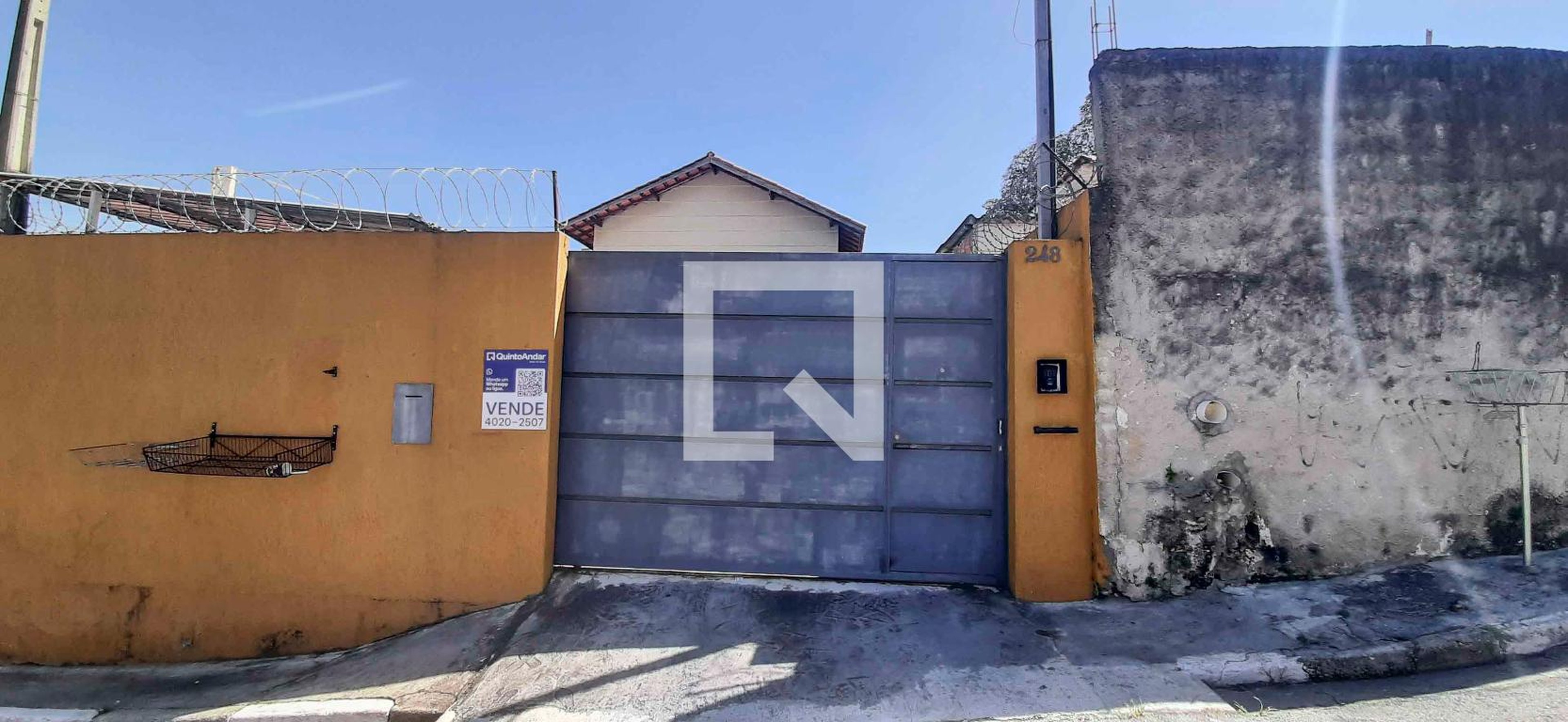 Fachada do Condomínio Condomínio em Rua Deodate Pereira Rezende, 248