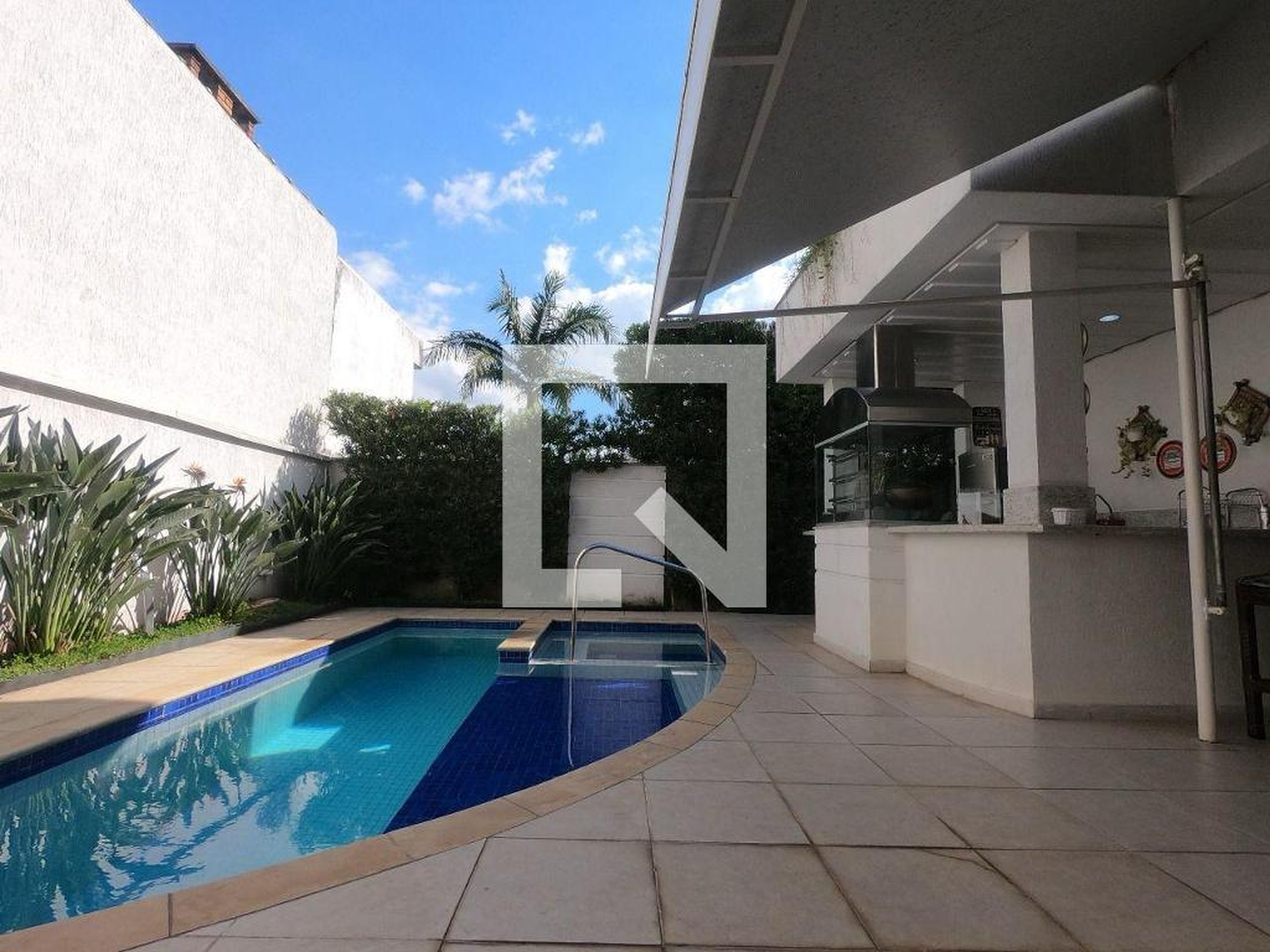 Piscina Condomínio em Alameda Catanduva, 101