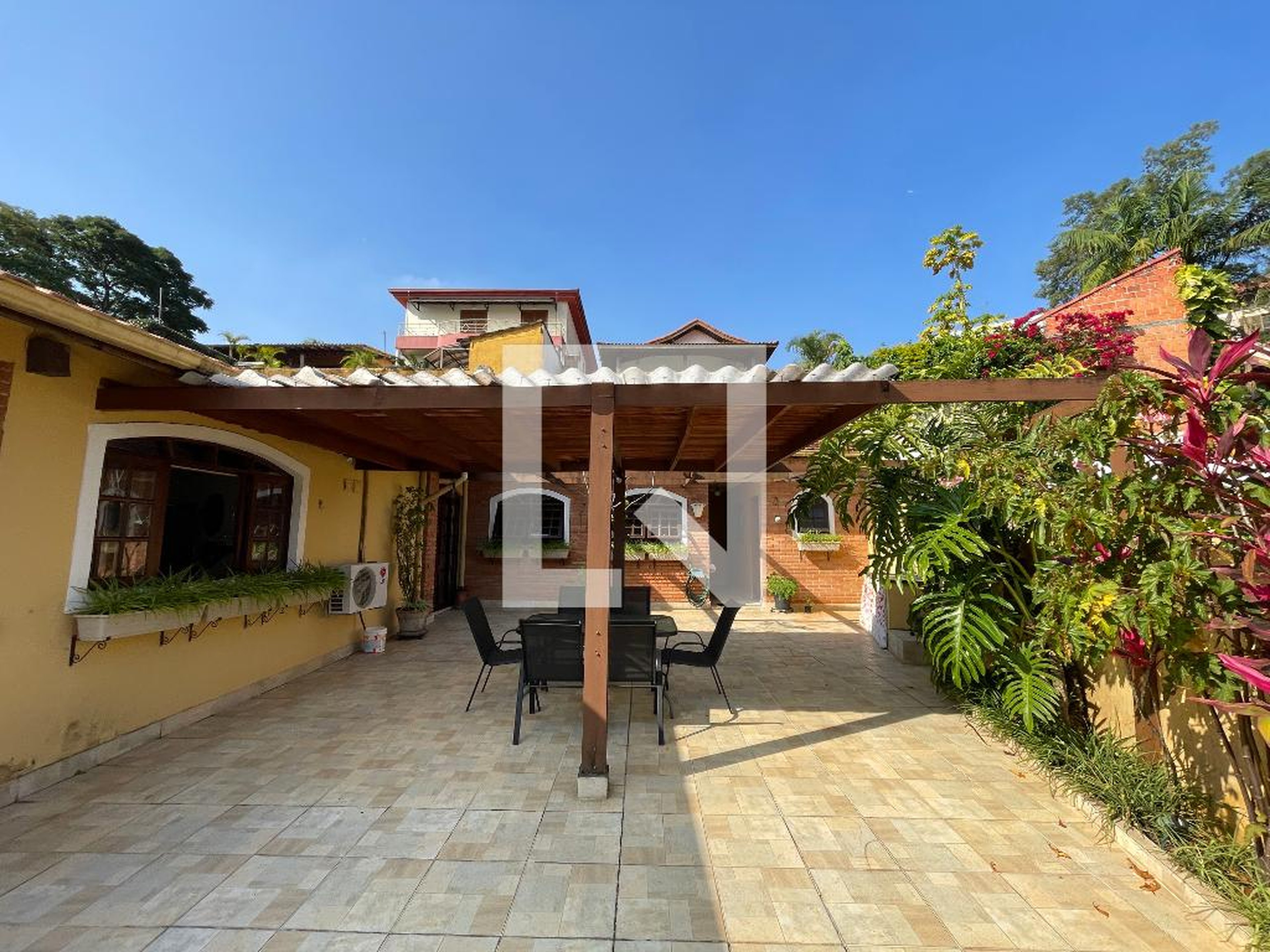 Fachada Condomínio em Rua Goya, 236