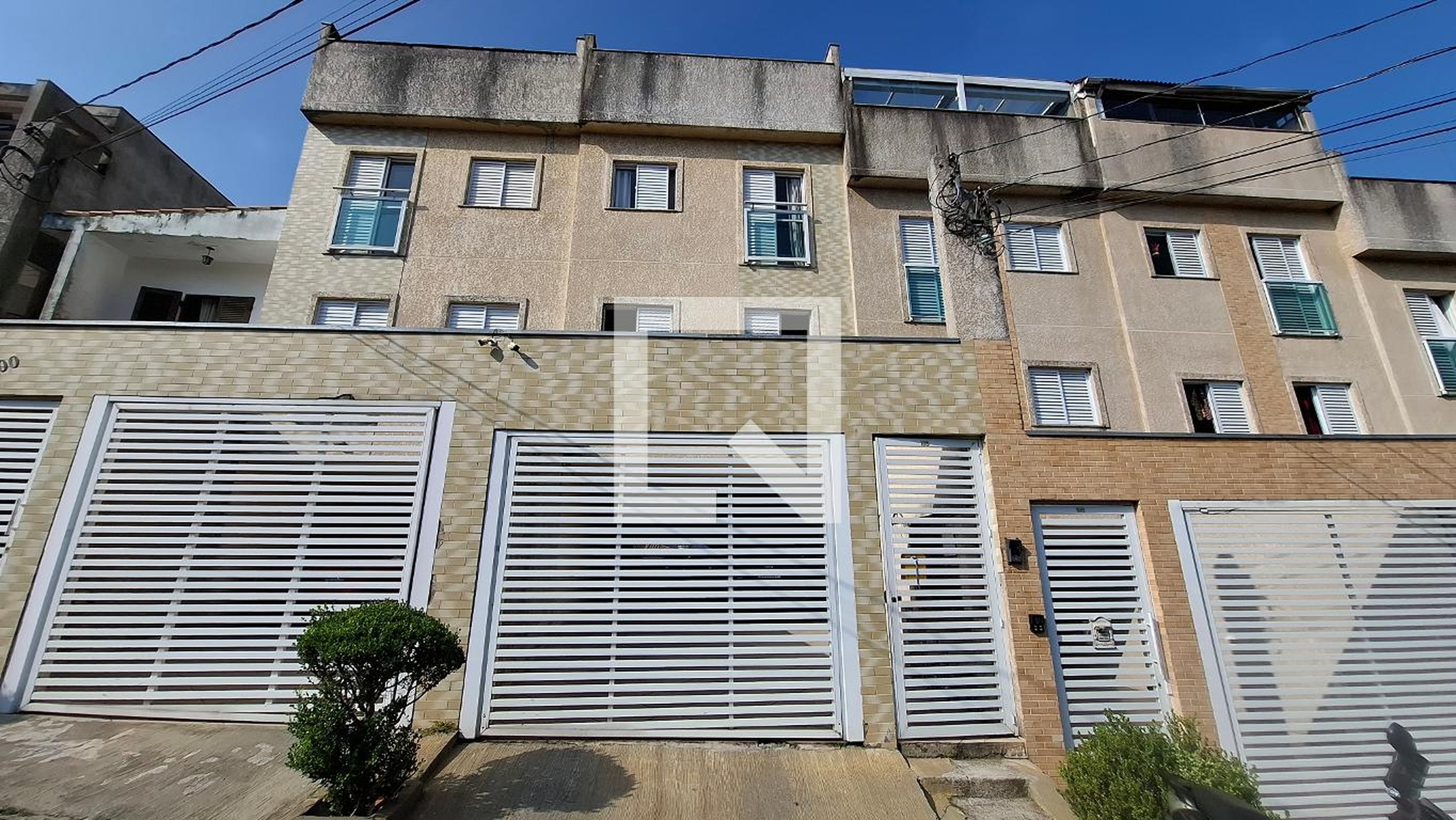 Fachada Condomínio em Rua Cangioca, 198