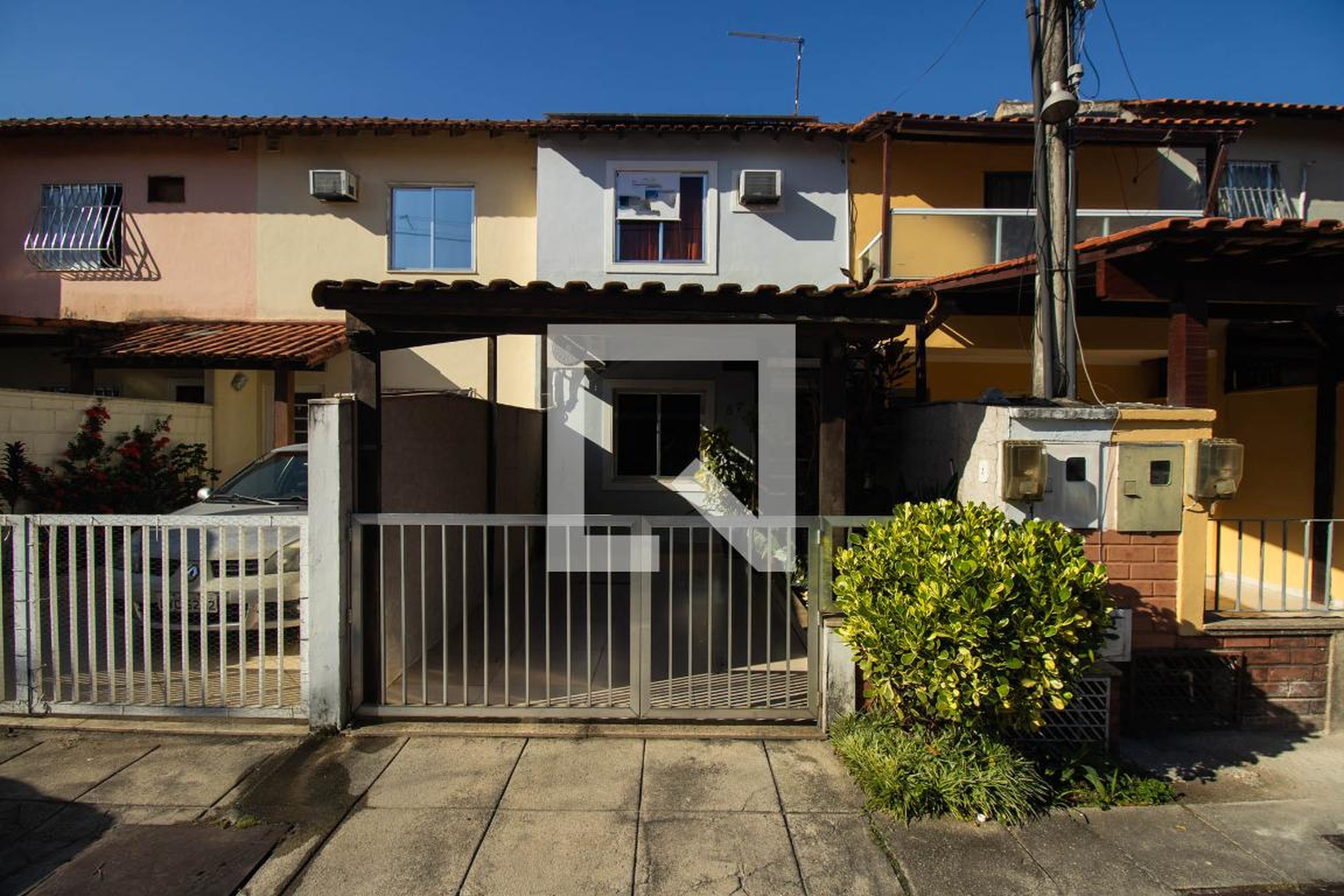 Fachada Condomínio em Estrada Vereador Luiz Carlos Silva, 596