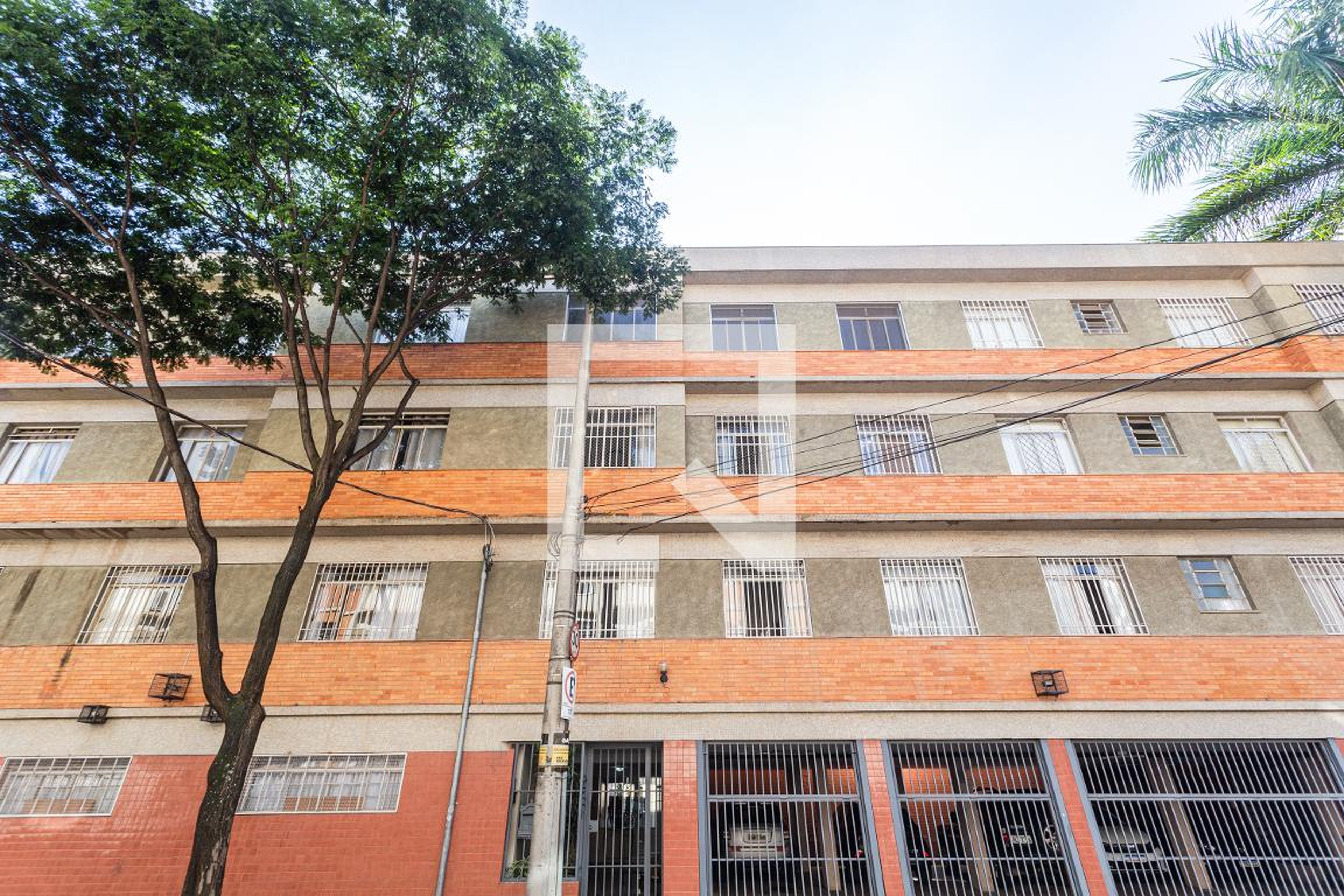Fachada Condomínio em Rua Benvinda de Carvalho, 45