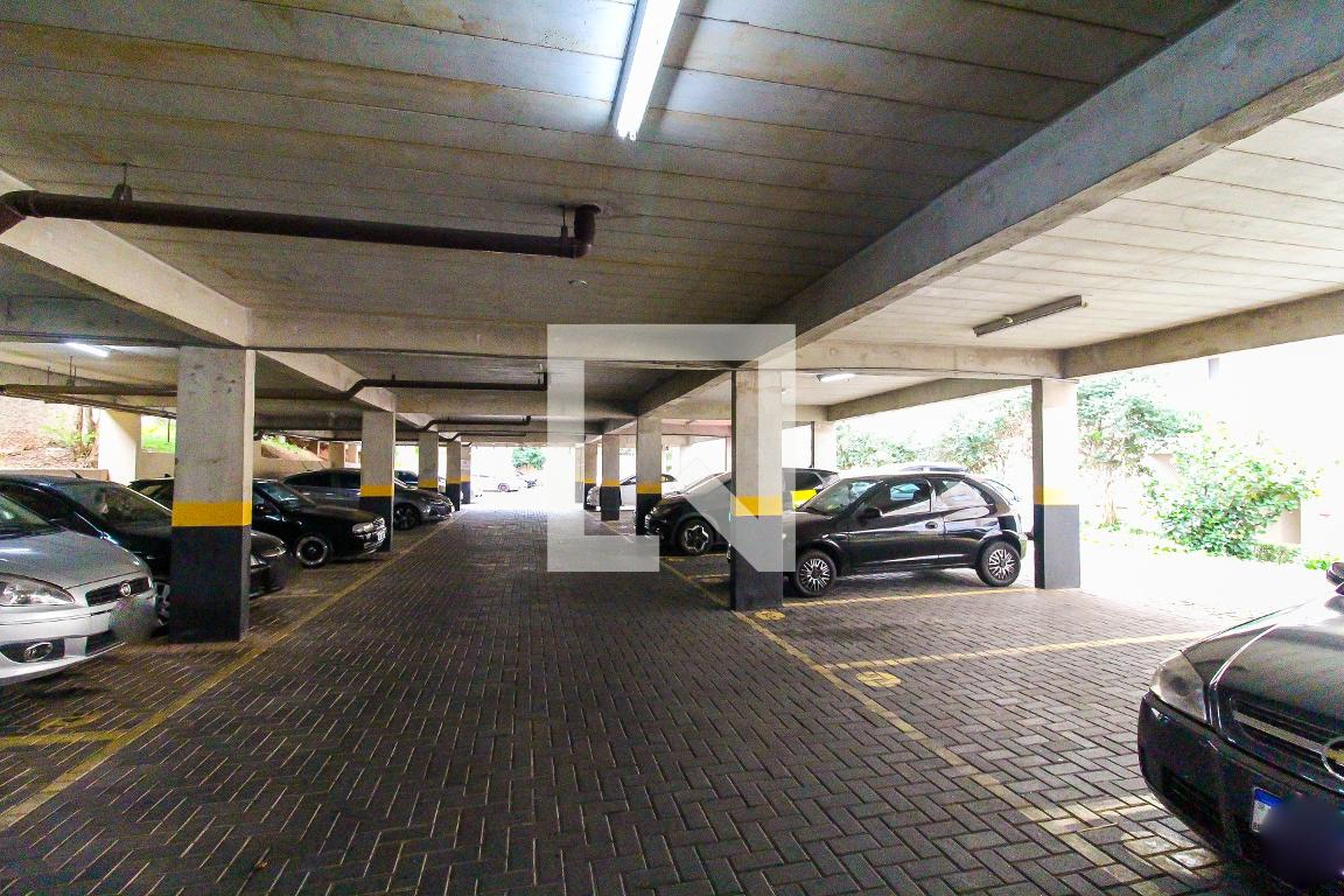 Estacionamento - Cidade sob Sol