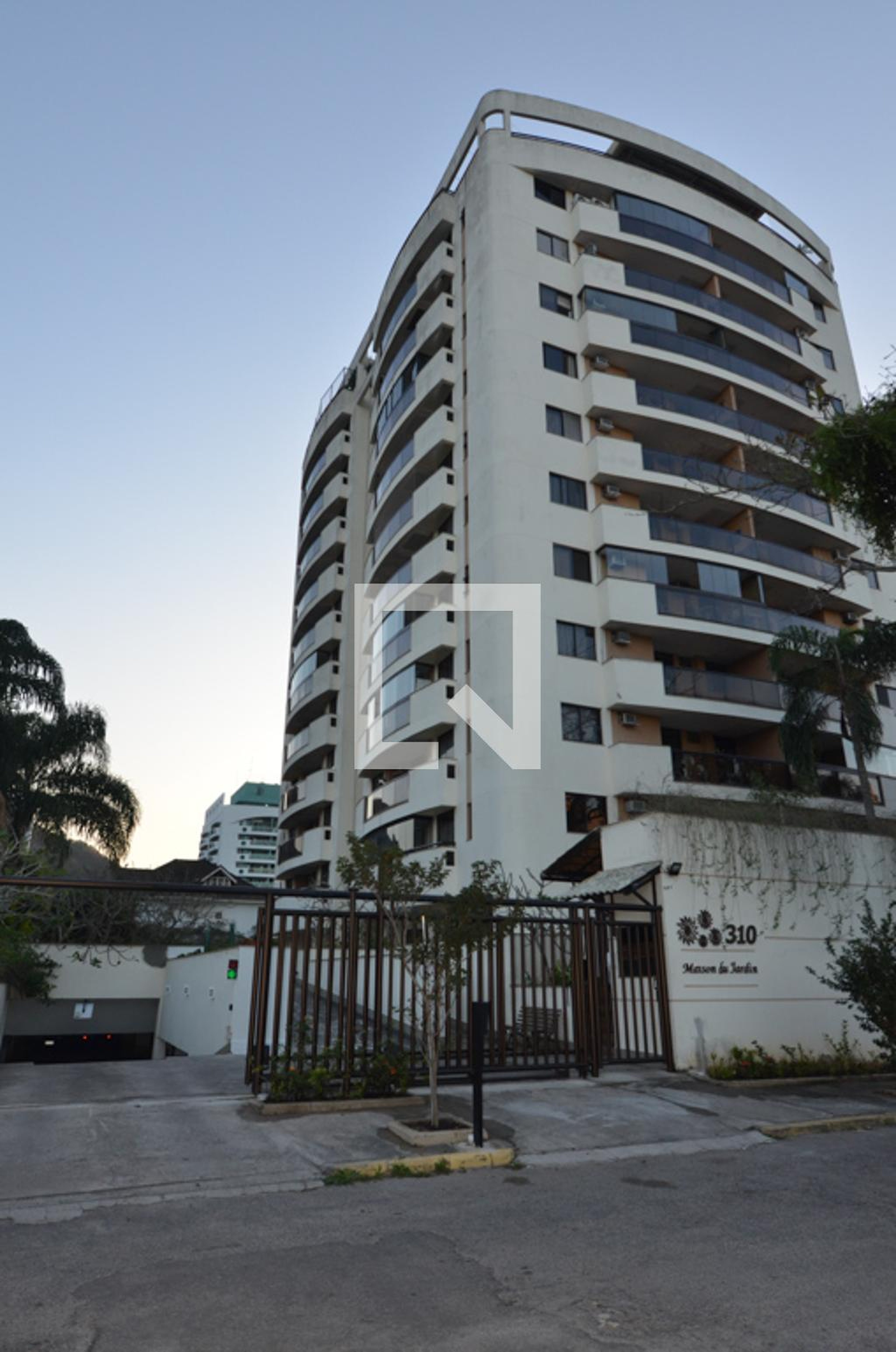 Fachada Condomínio Maison du Jardin