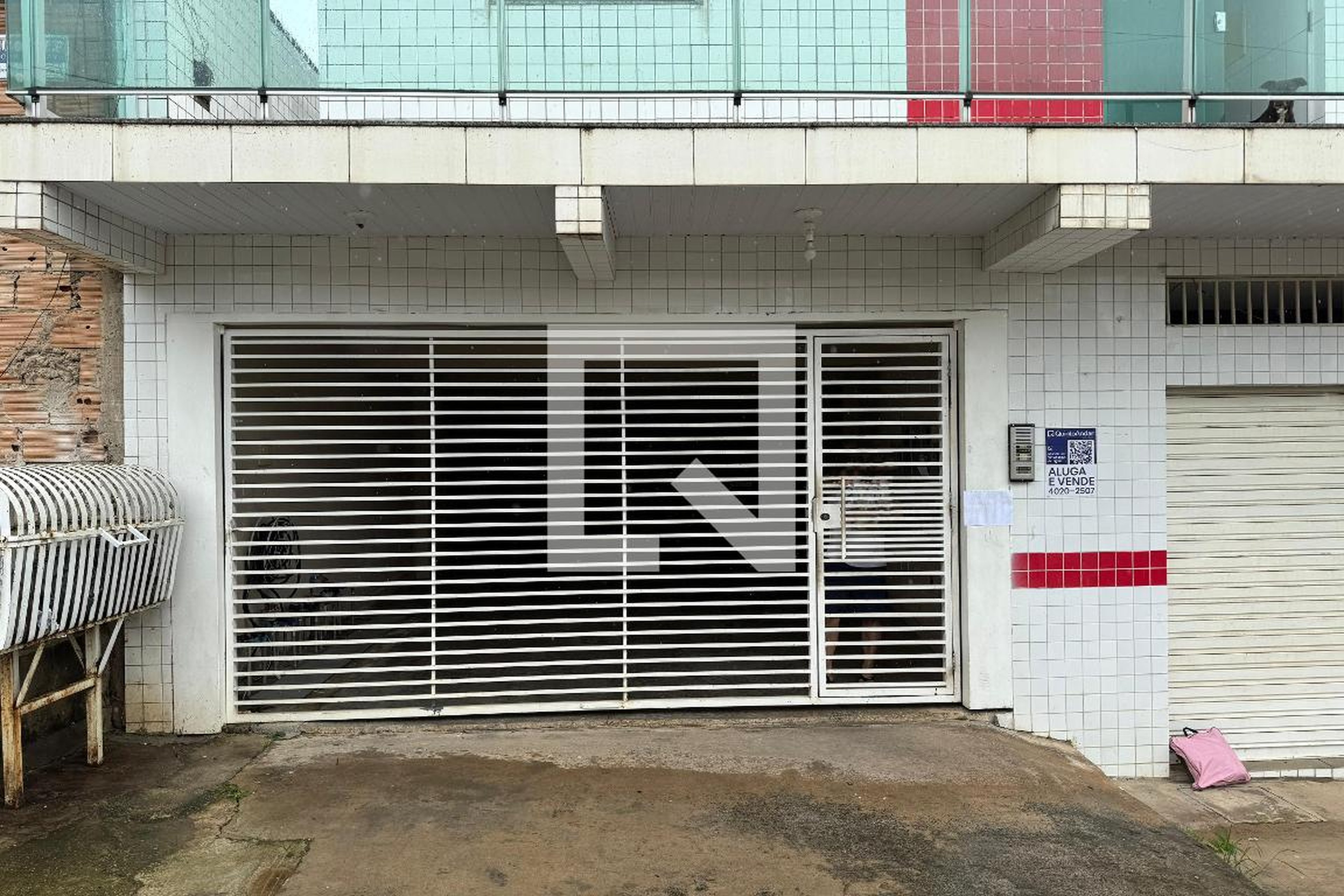 Fachada Condomínio em Rua Setenta e Dois, 5