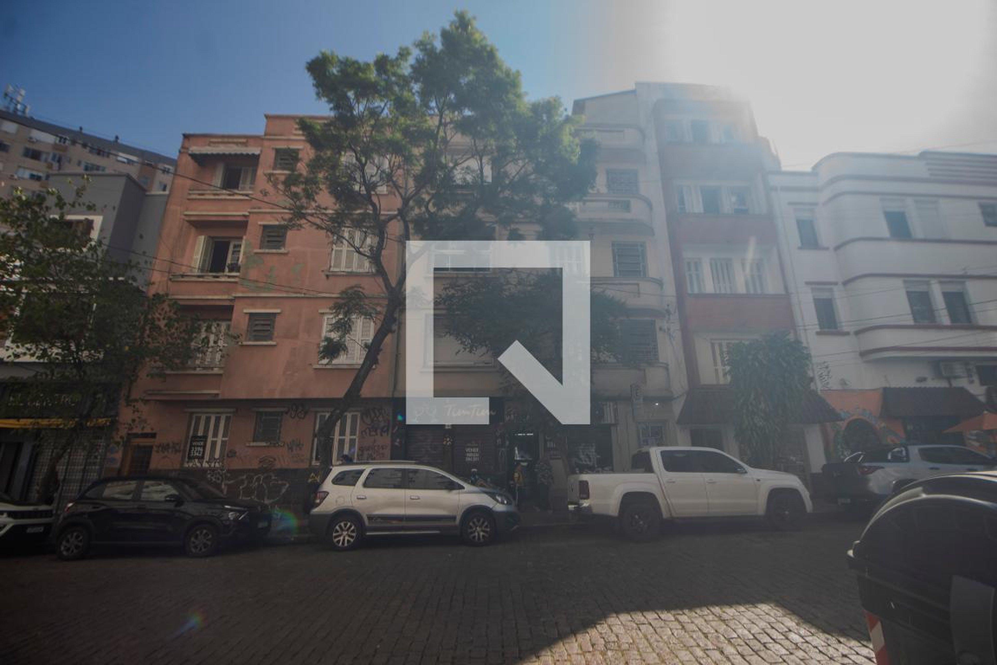 Fachada Condomínio em Rua Coronel Genuíno, 181