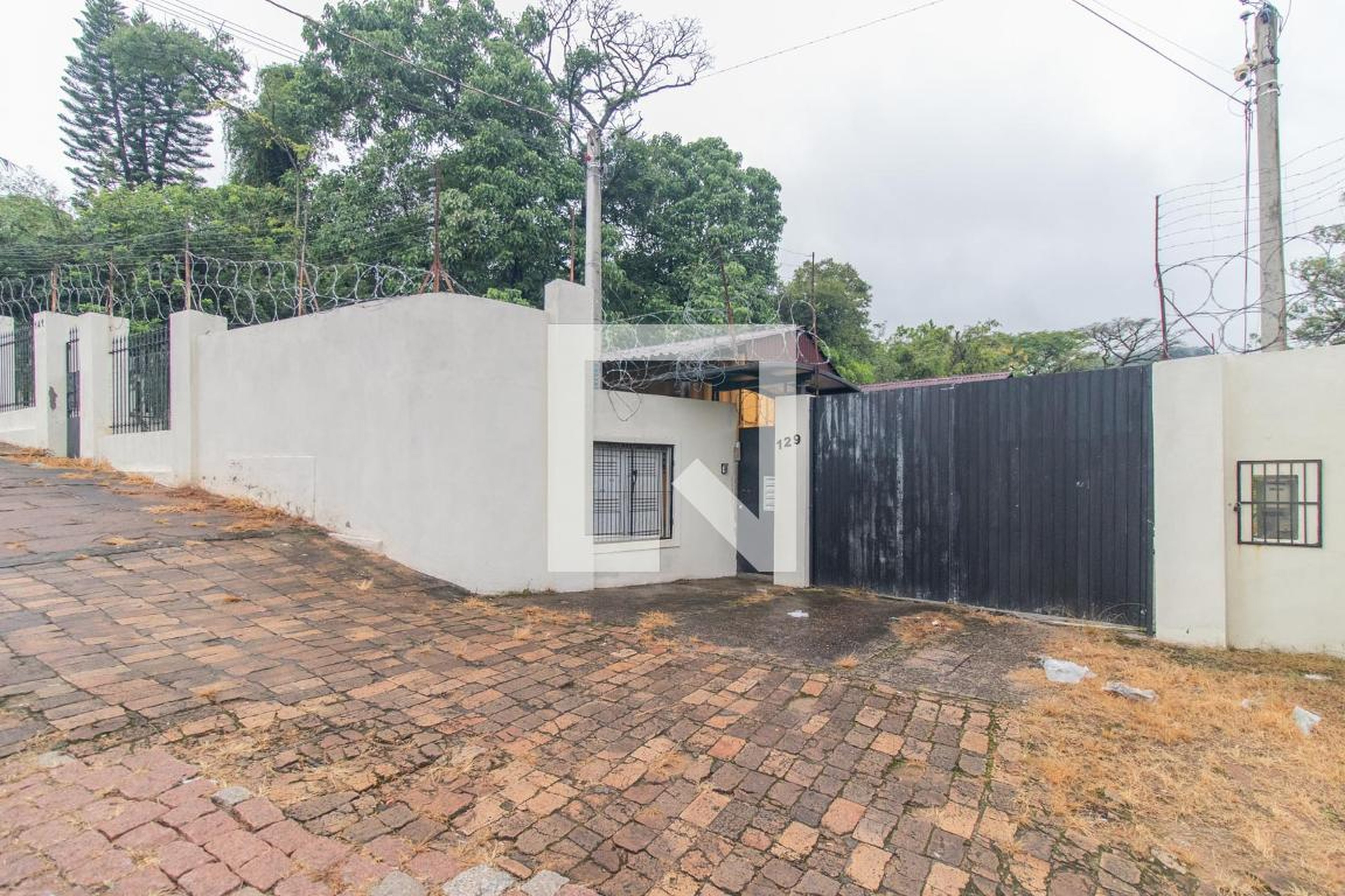 Fachada Condomínio em Rua Madre Ana, 141